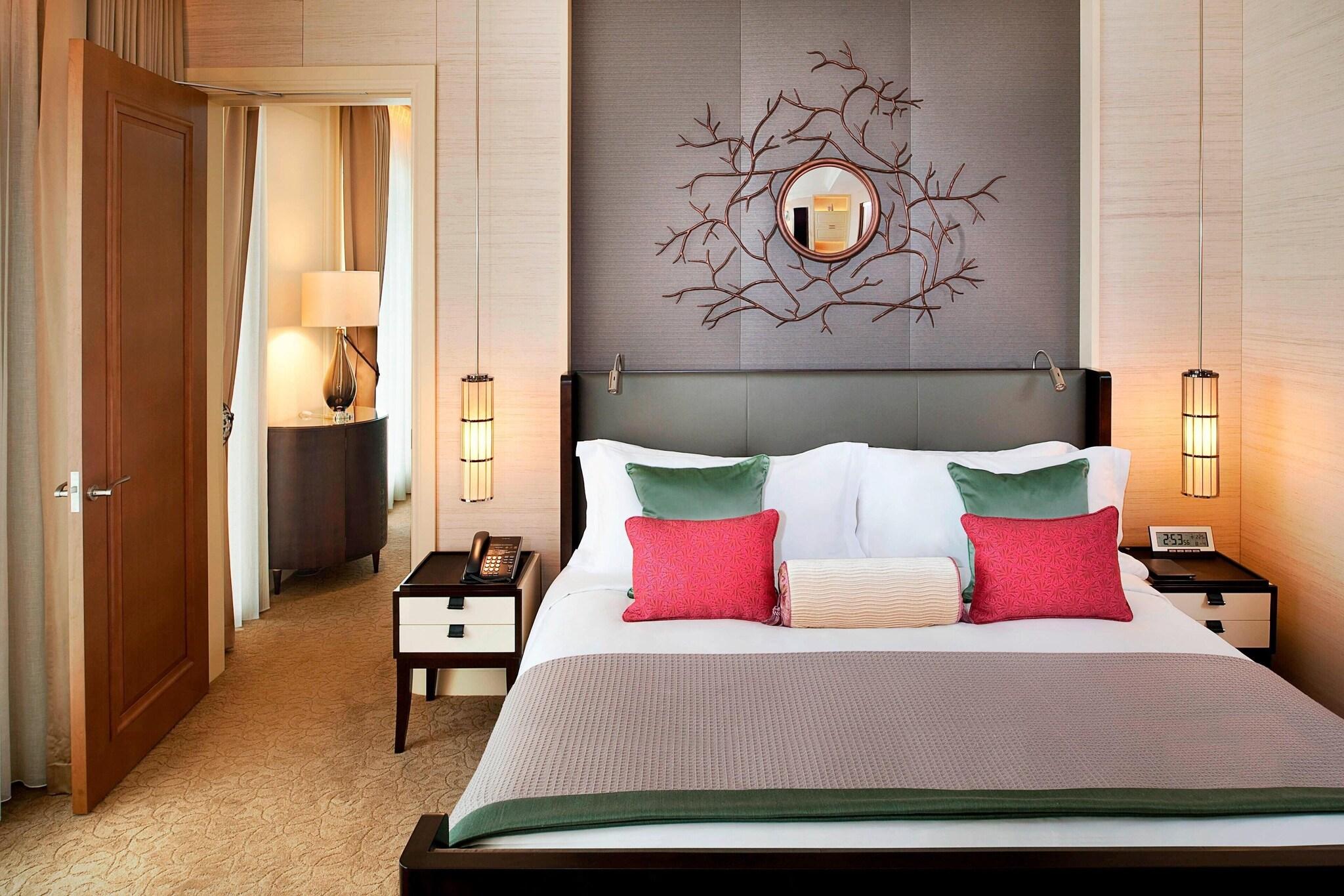 Suite King Size Bed