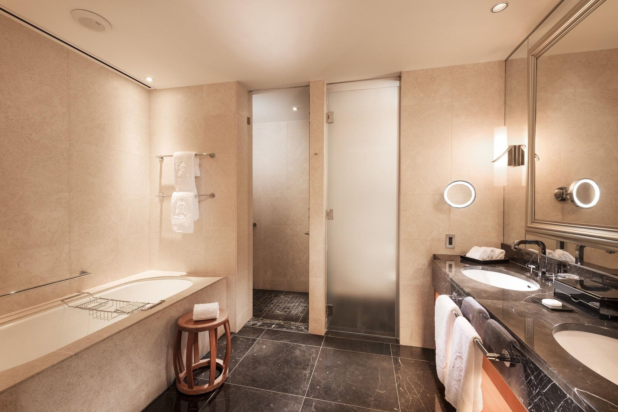 Suite Grand with Views