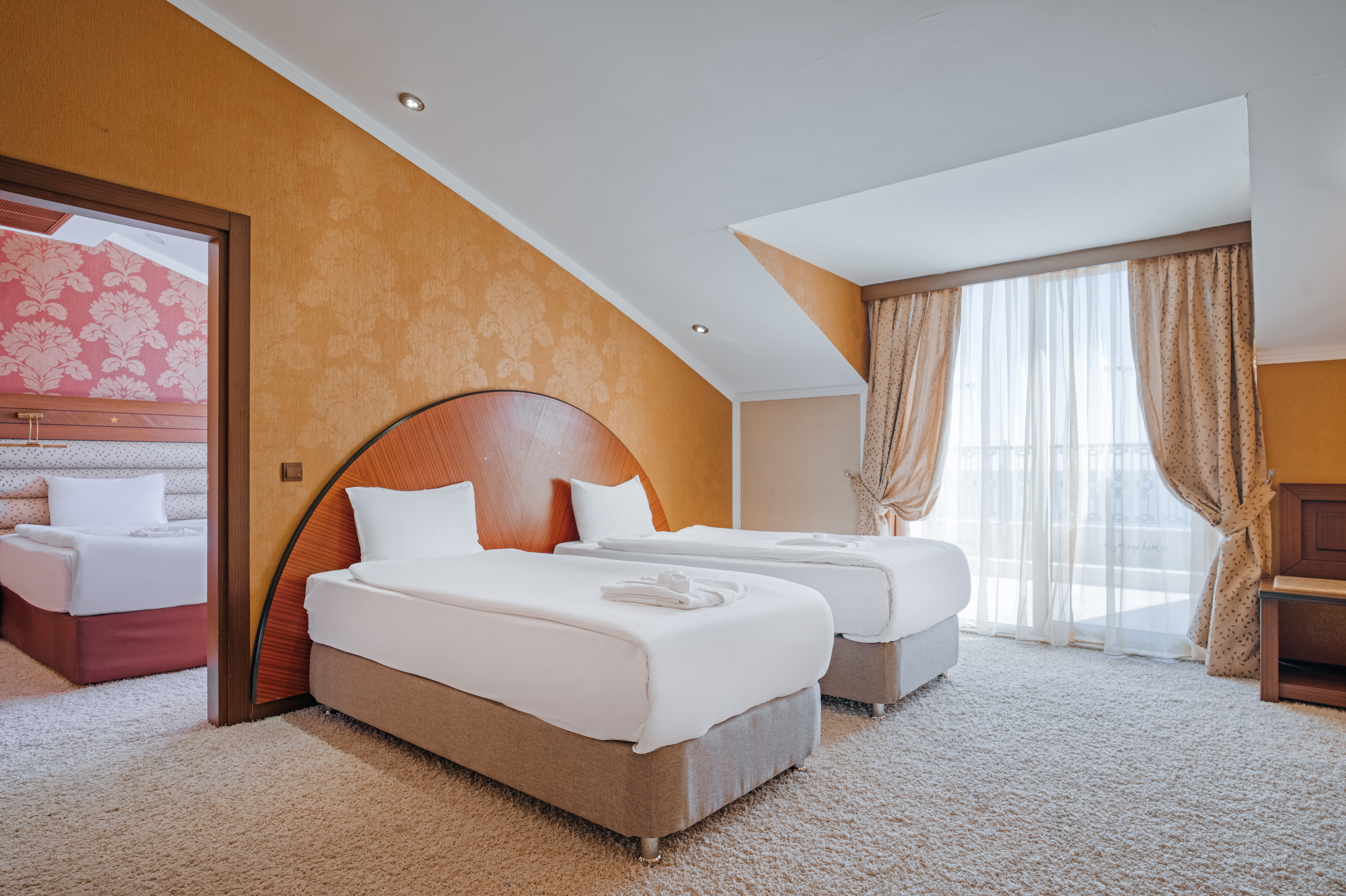 Suite King Size Bed