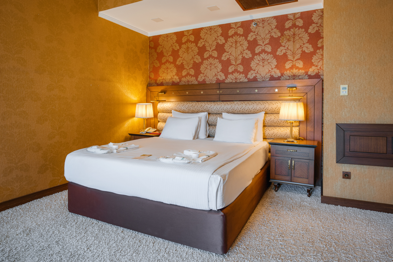Suite King Size Bed
