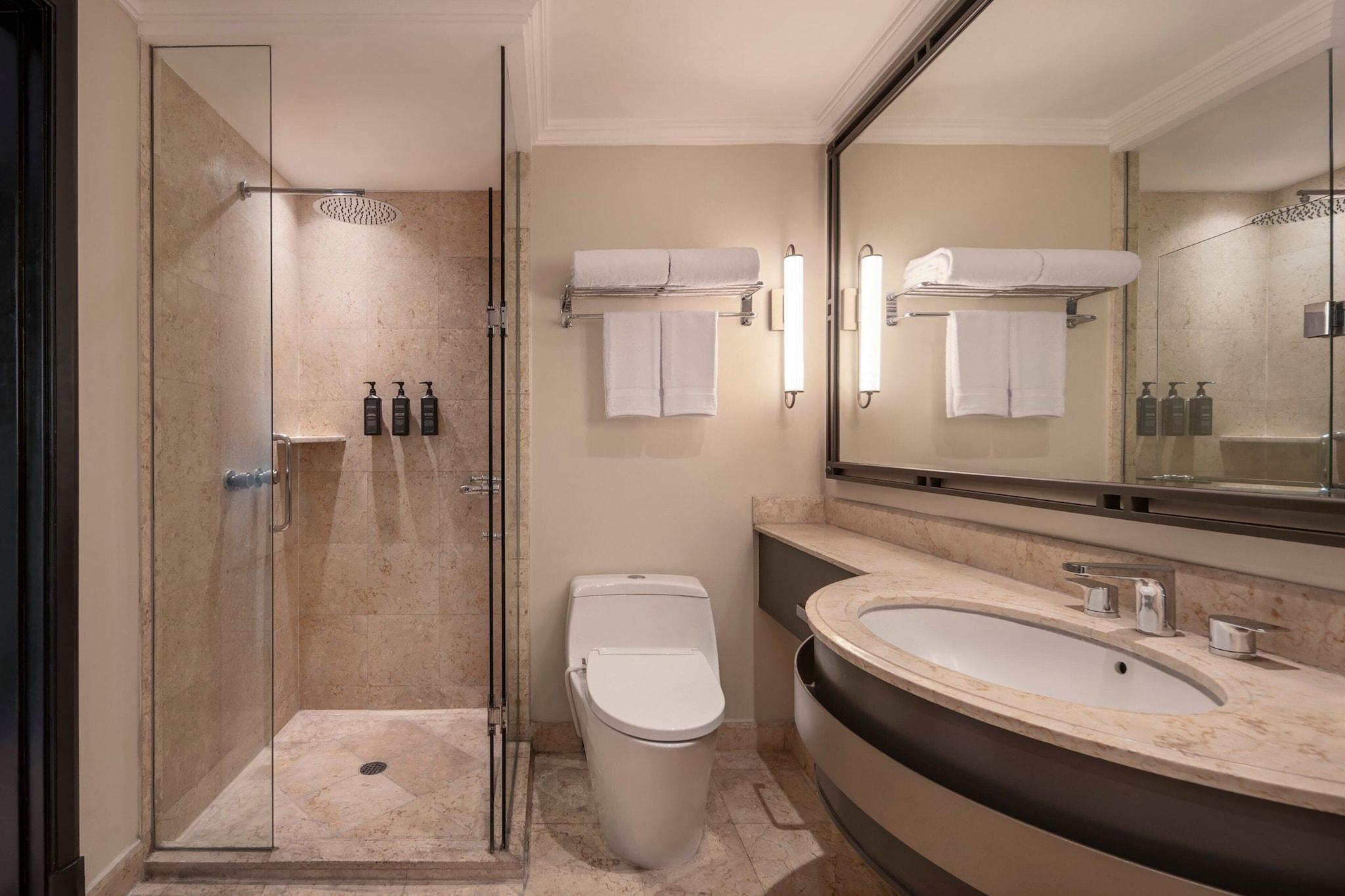 Double Deluxe King Bed