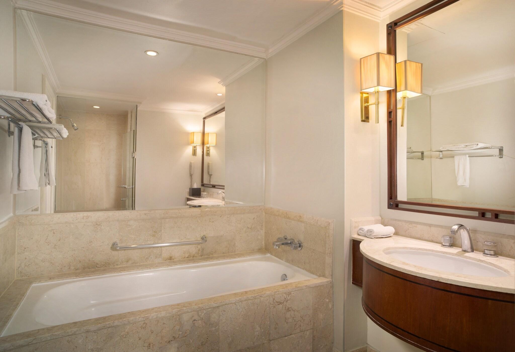 Double Deluxe King Bed