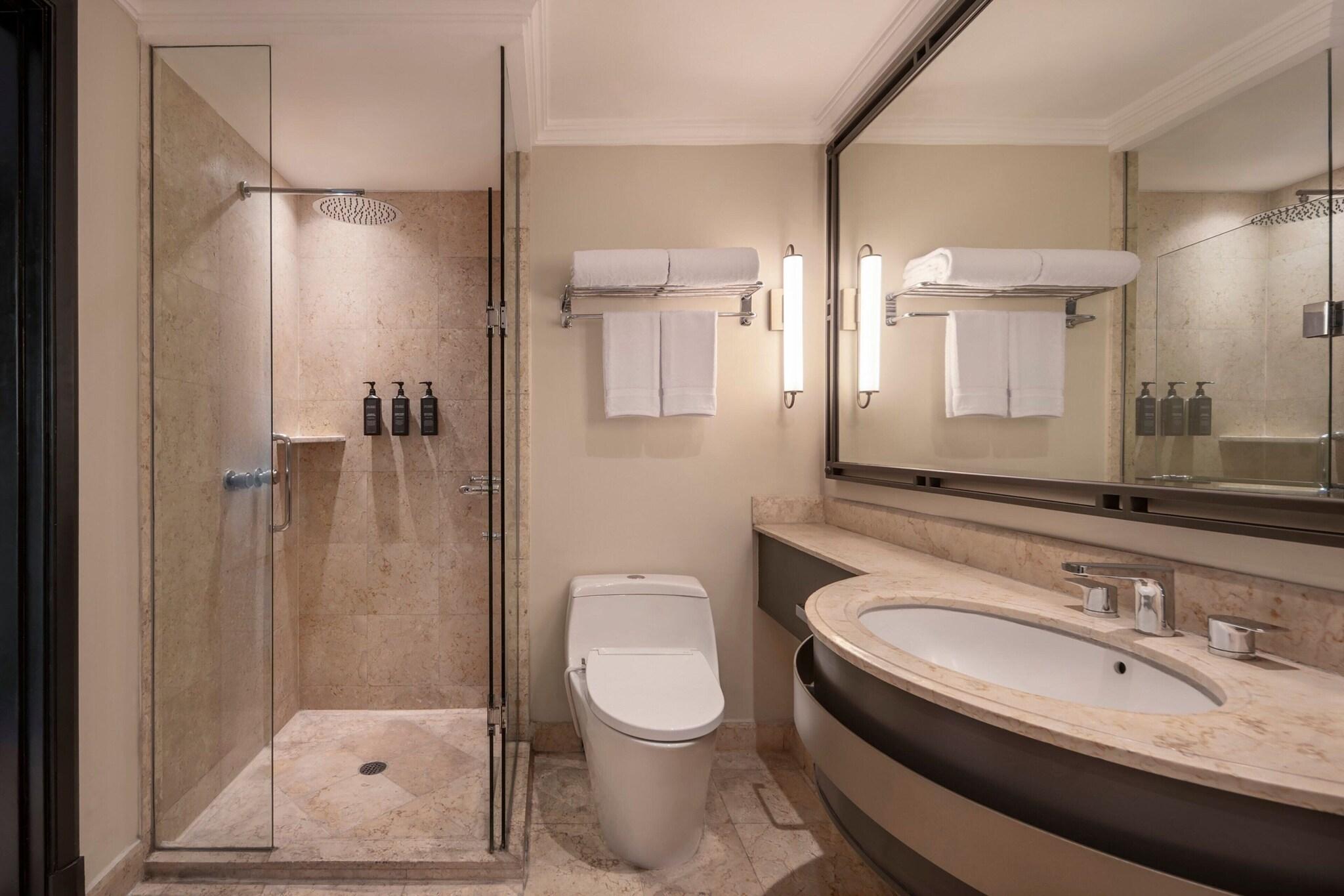 Double Deluxe King Bed