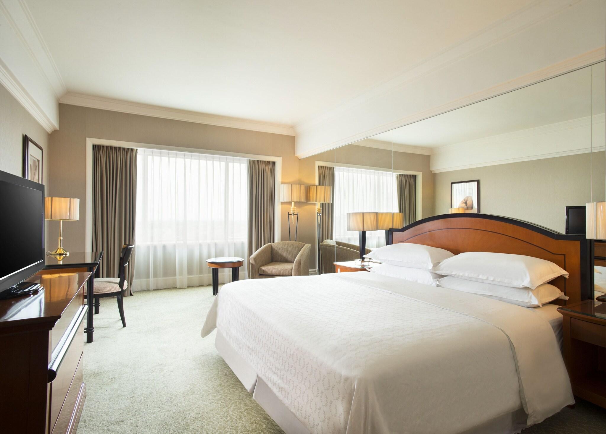 Double Deluxe King Bed