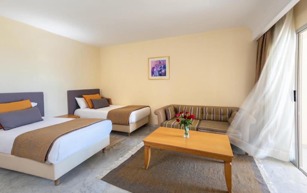 Family Room Garden View