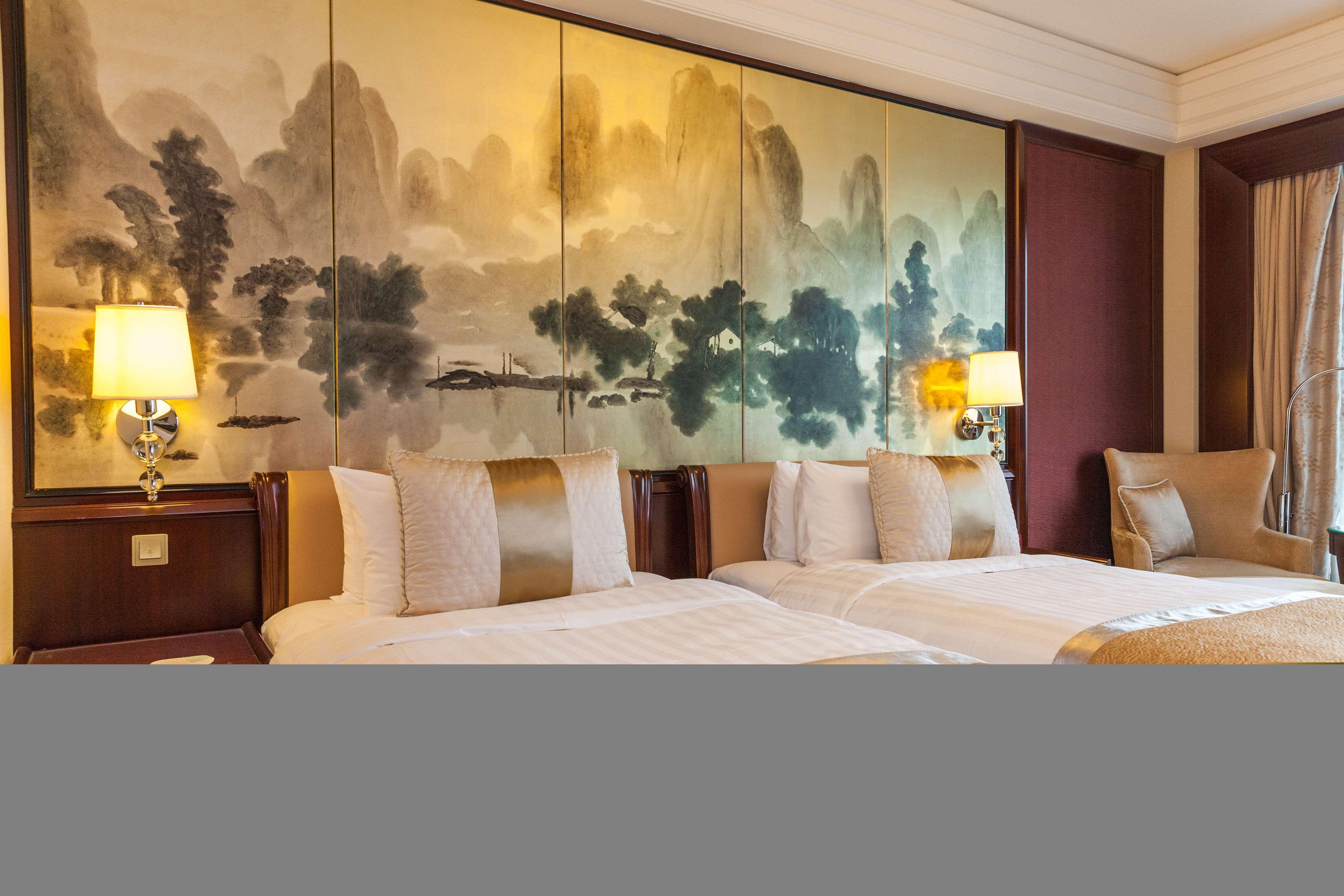 Twin Deluxe City View