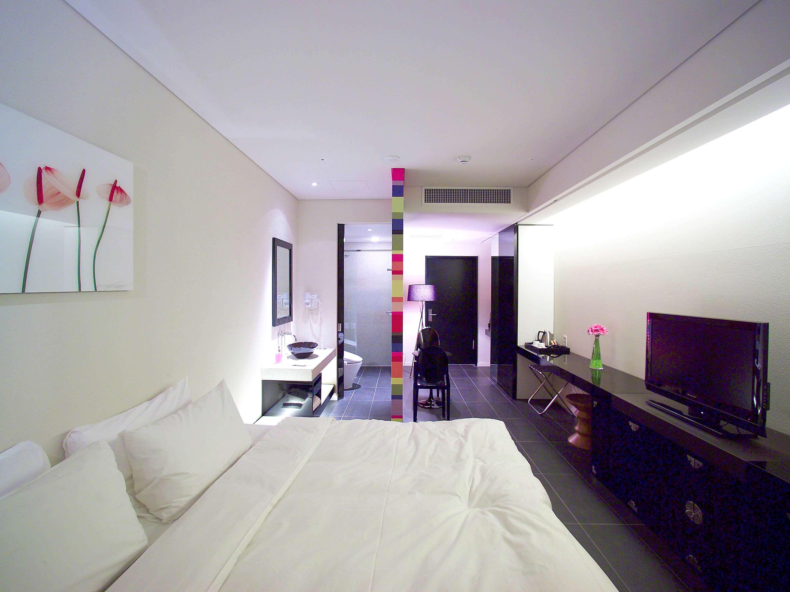 Double Deluxe King Bed