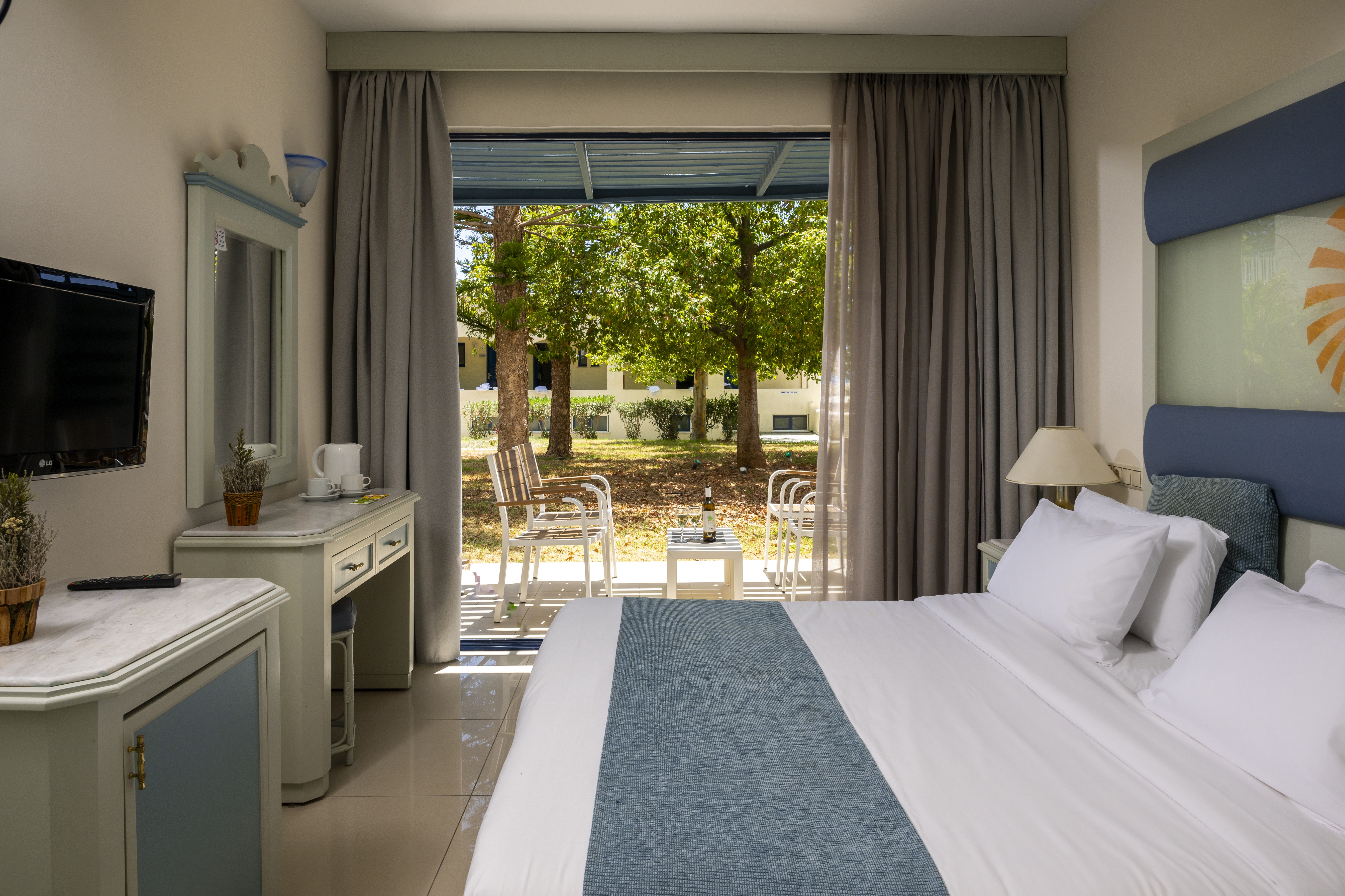 Family Room Land View