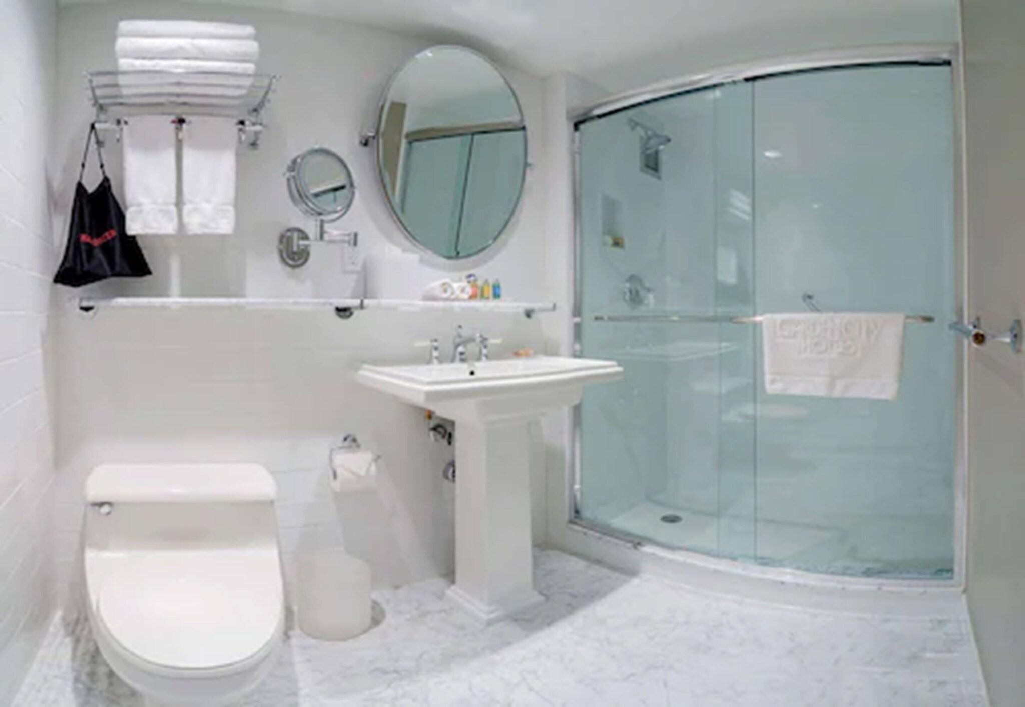 Double Deluxe King Bed