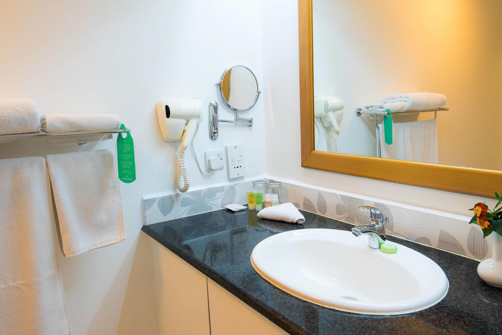 Studio Queen Size Bed