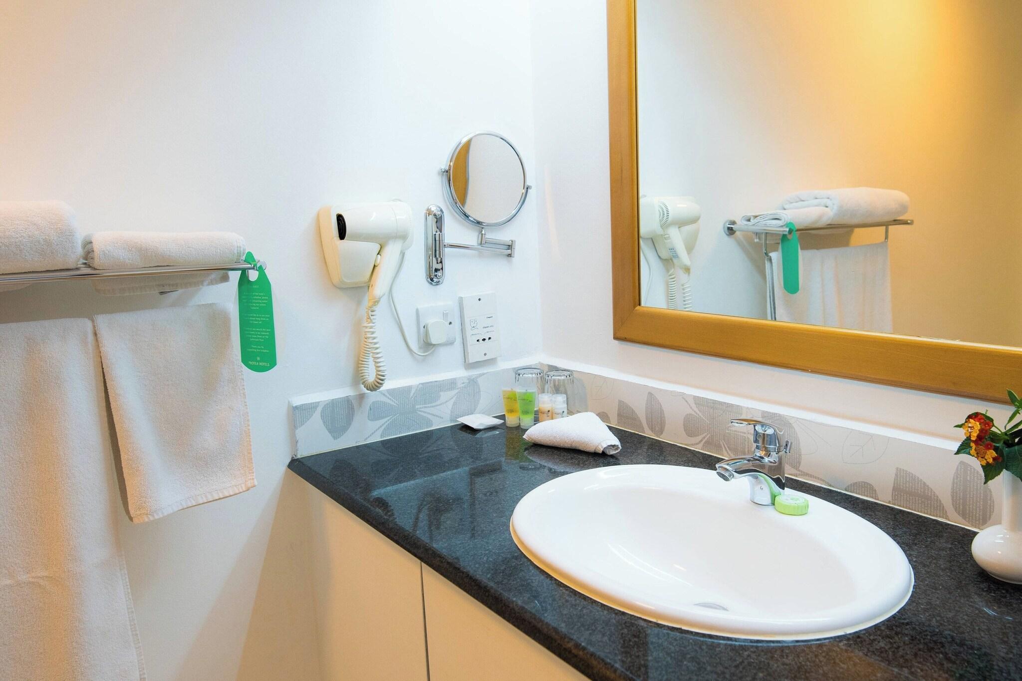 Studio Queen Size Bed