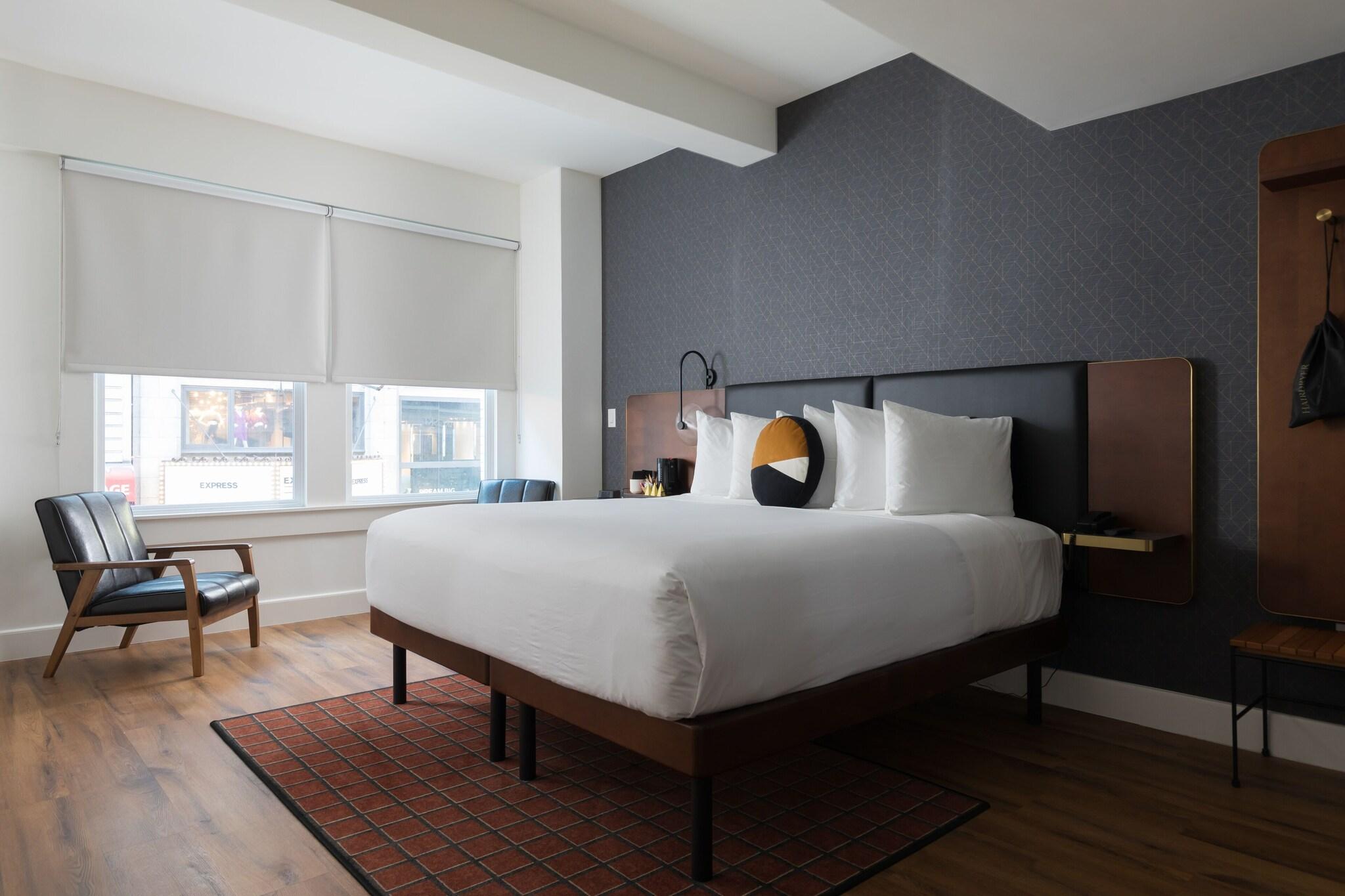 Double Deluxe Queen Bed