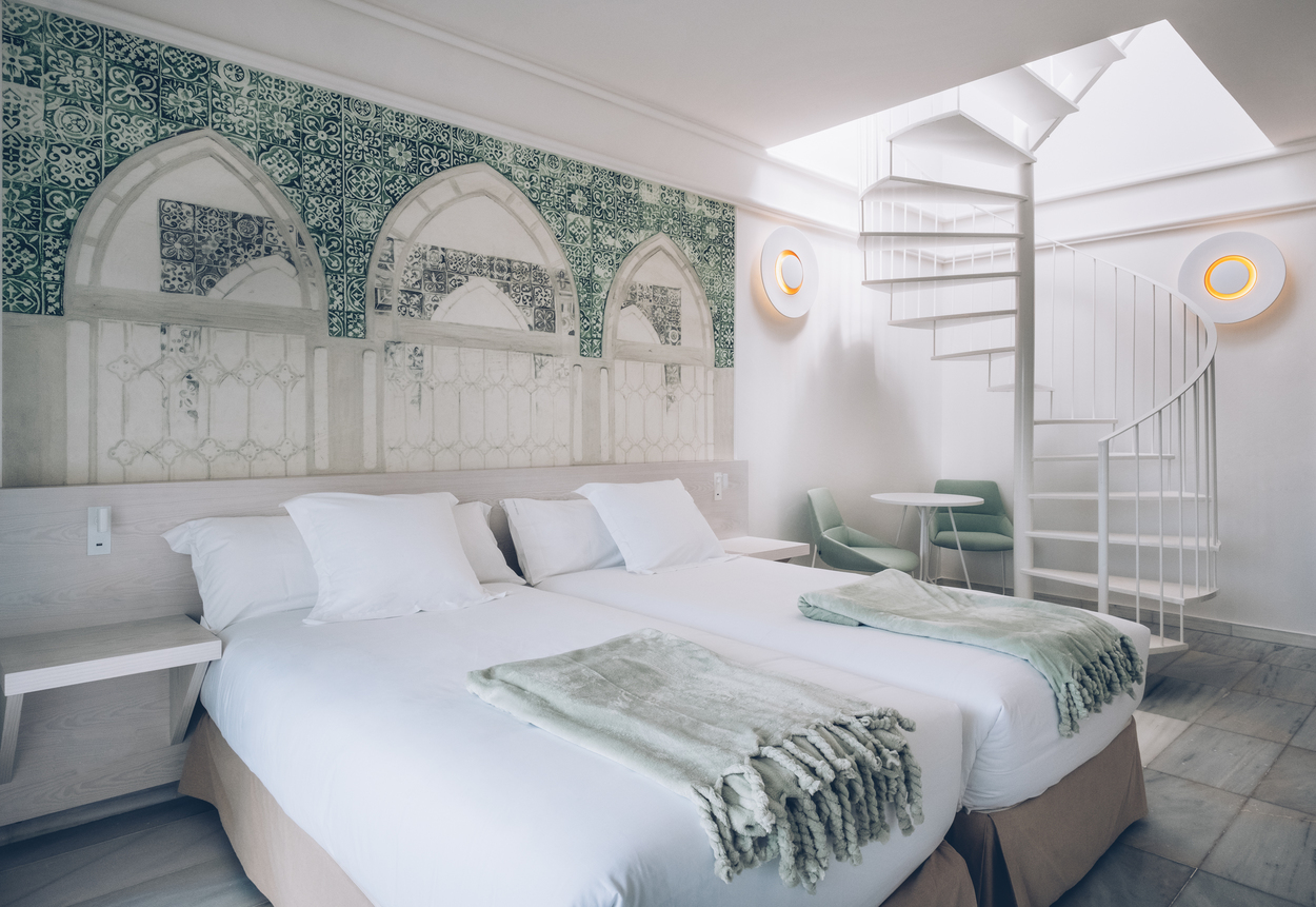 Double or Twin Side Sea View