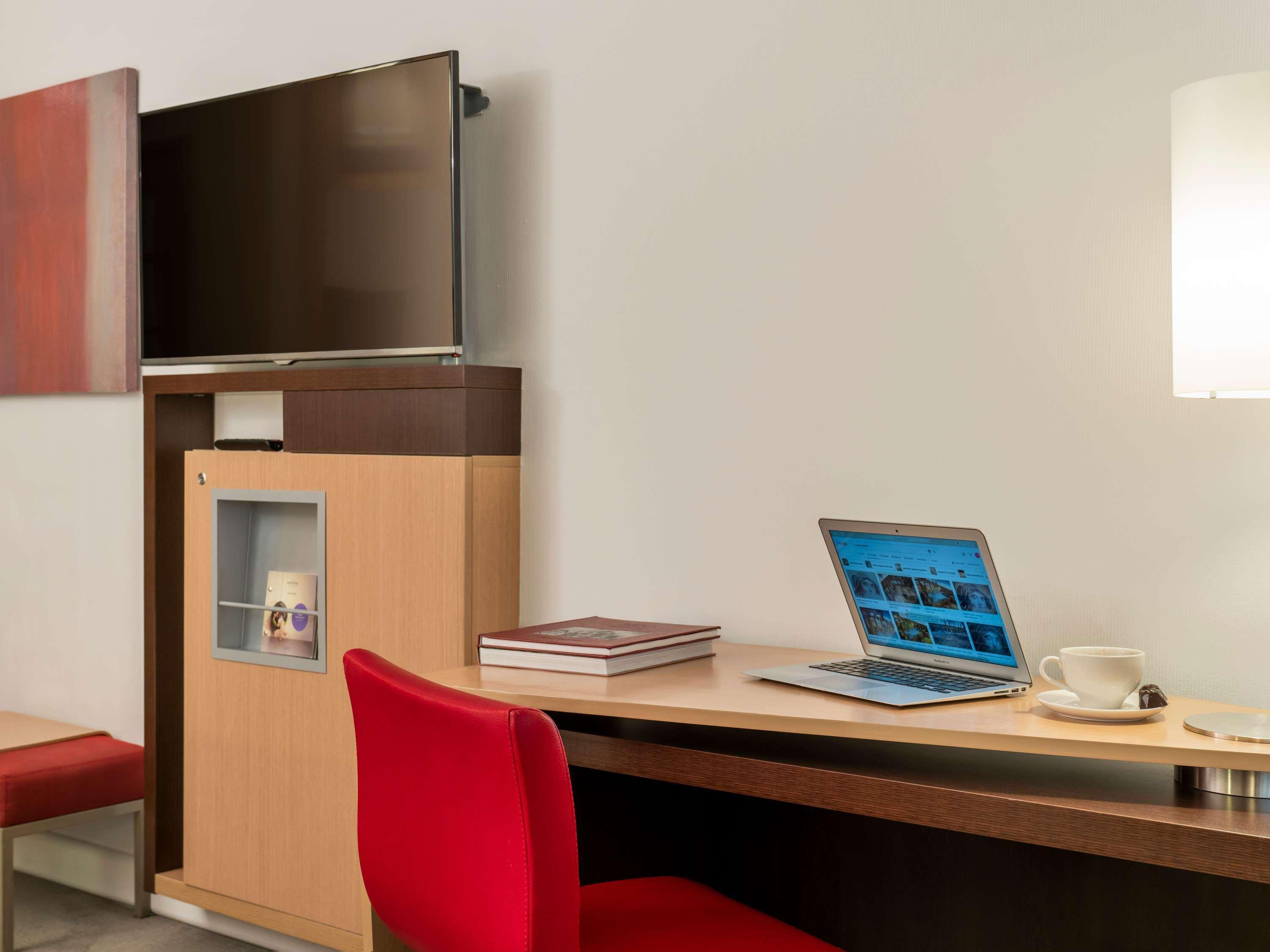 Double Executive Queen Bed