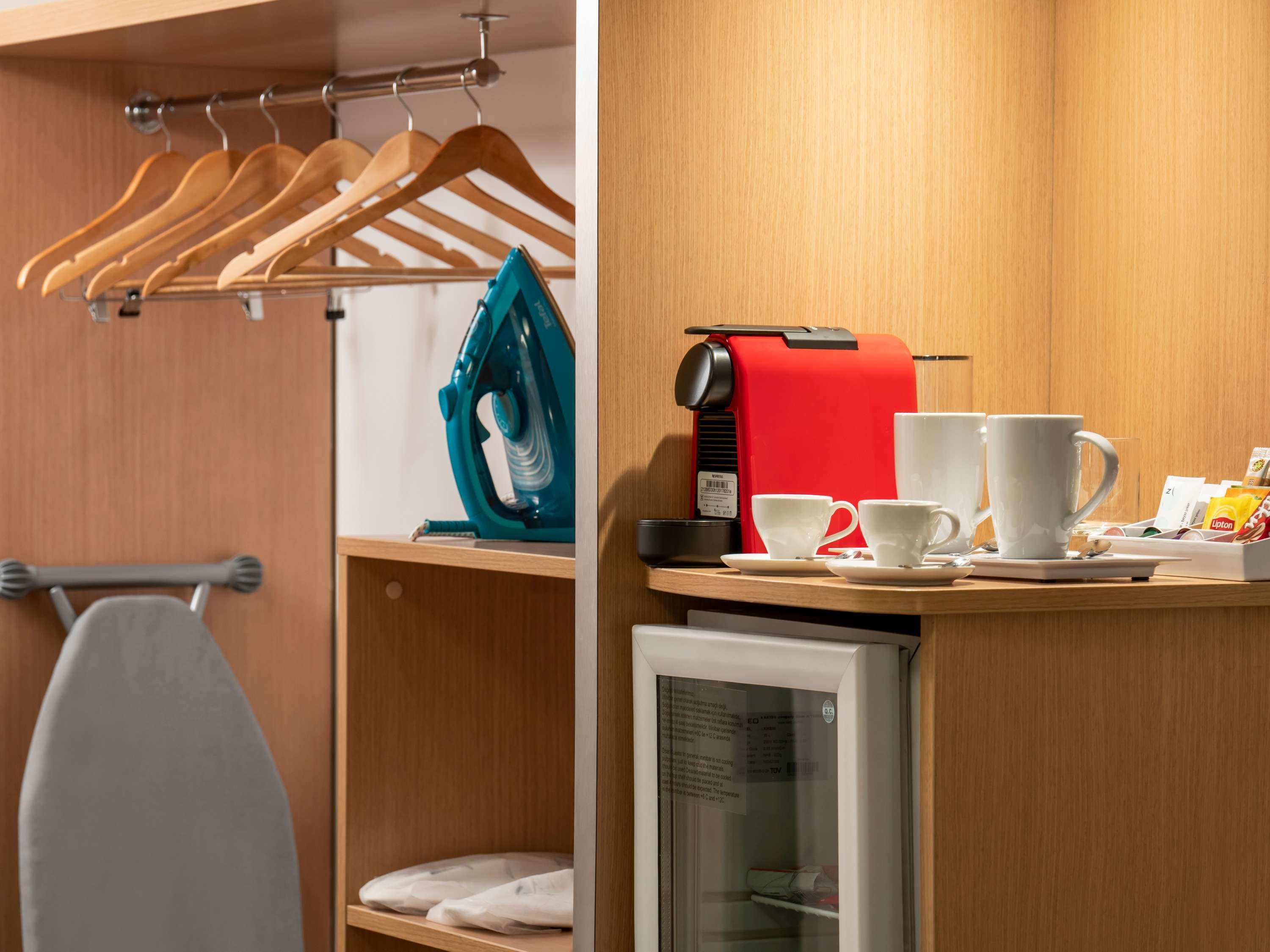 Double Executive Queen Bed