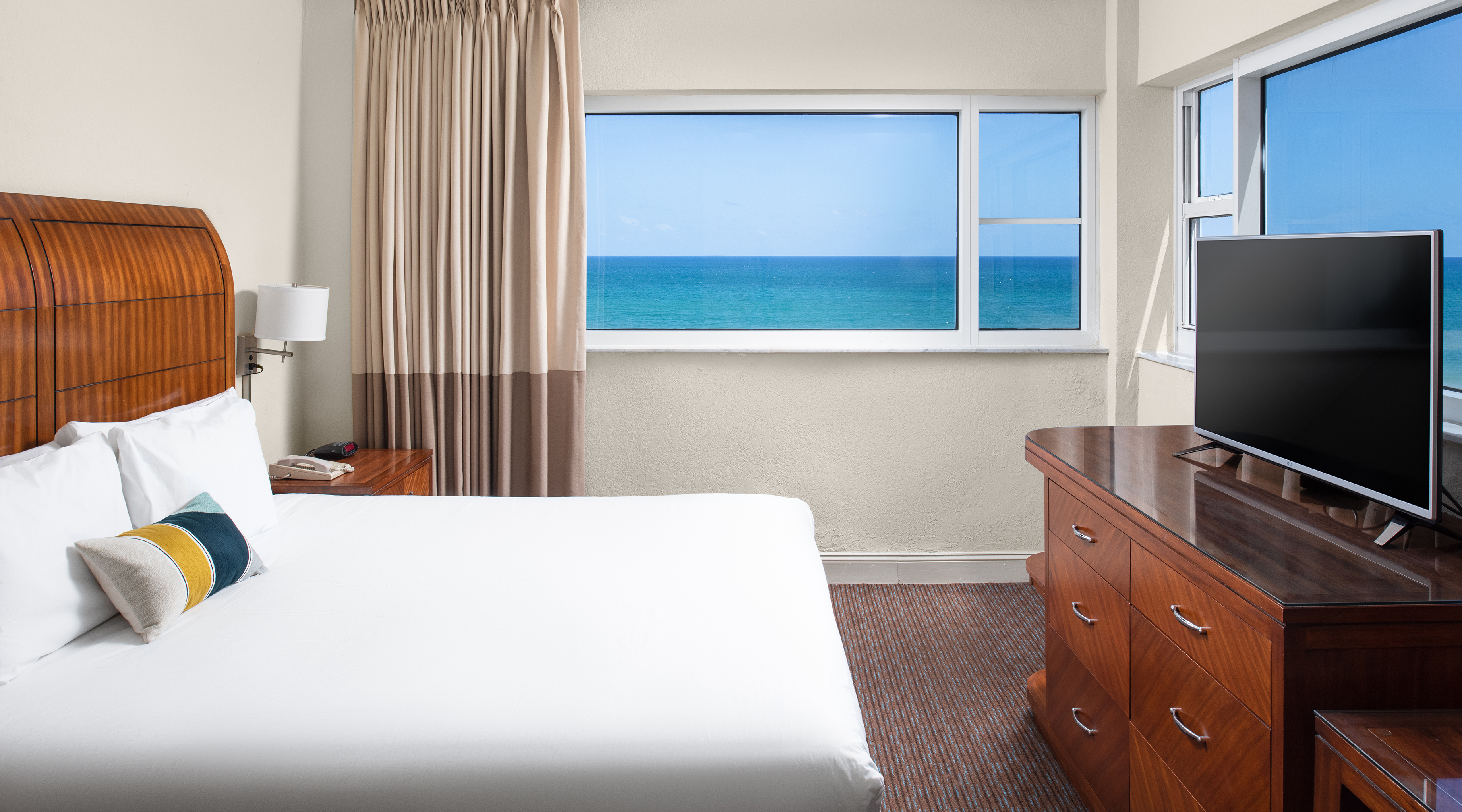 Room Ocean Front King Bed