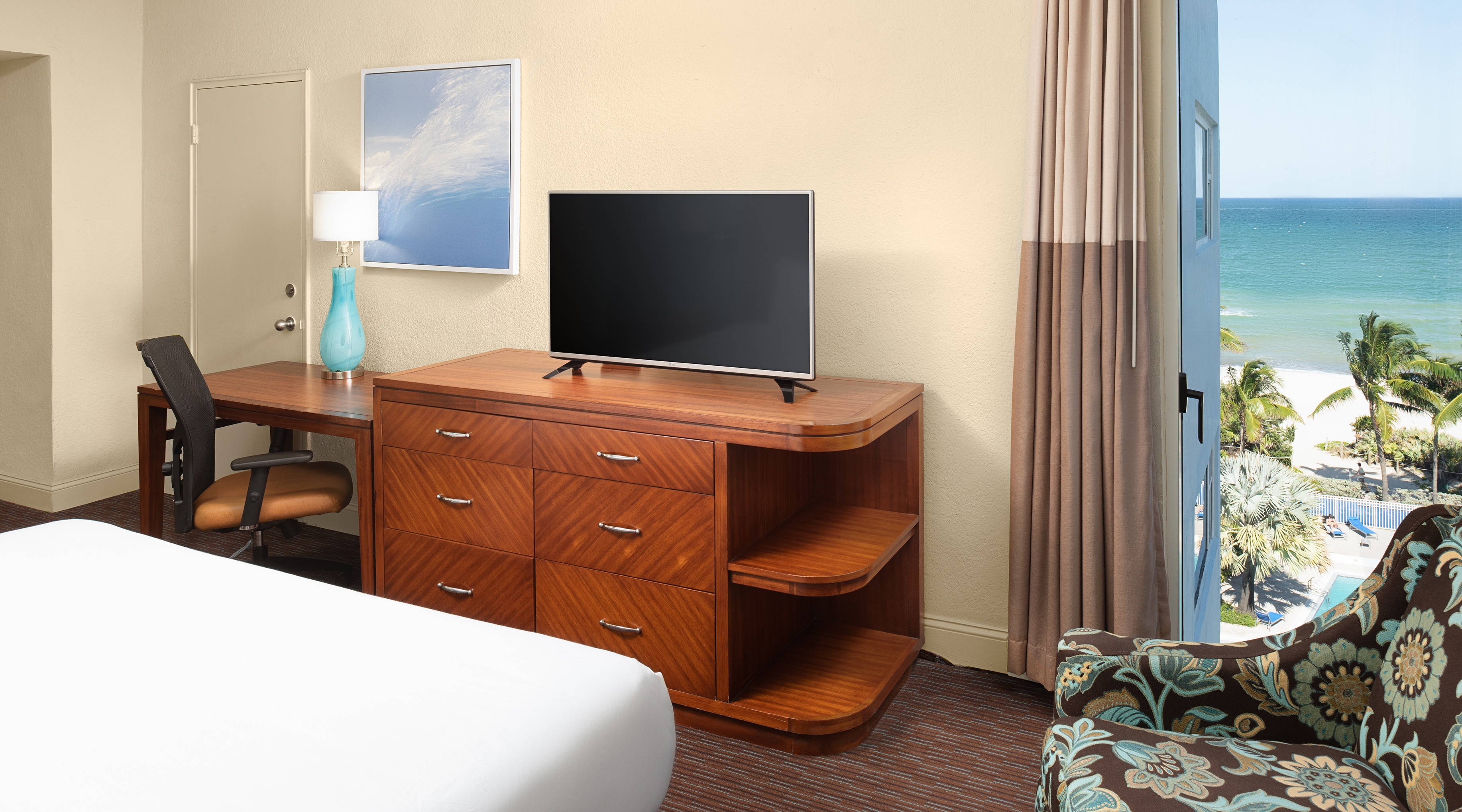 Room Partial Ocean View King Bed