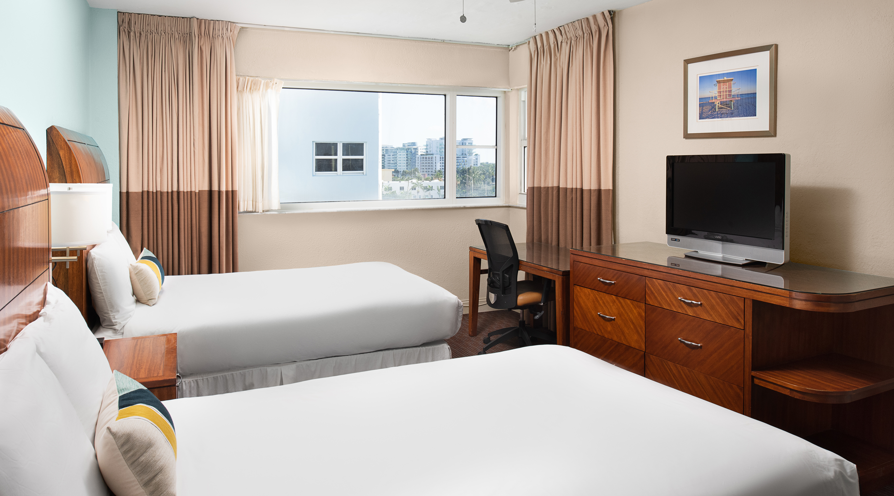 Room City View Two Beds