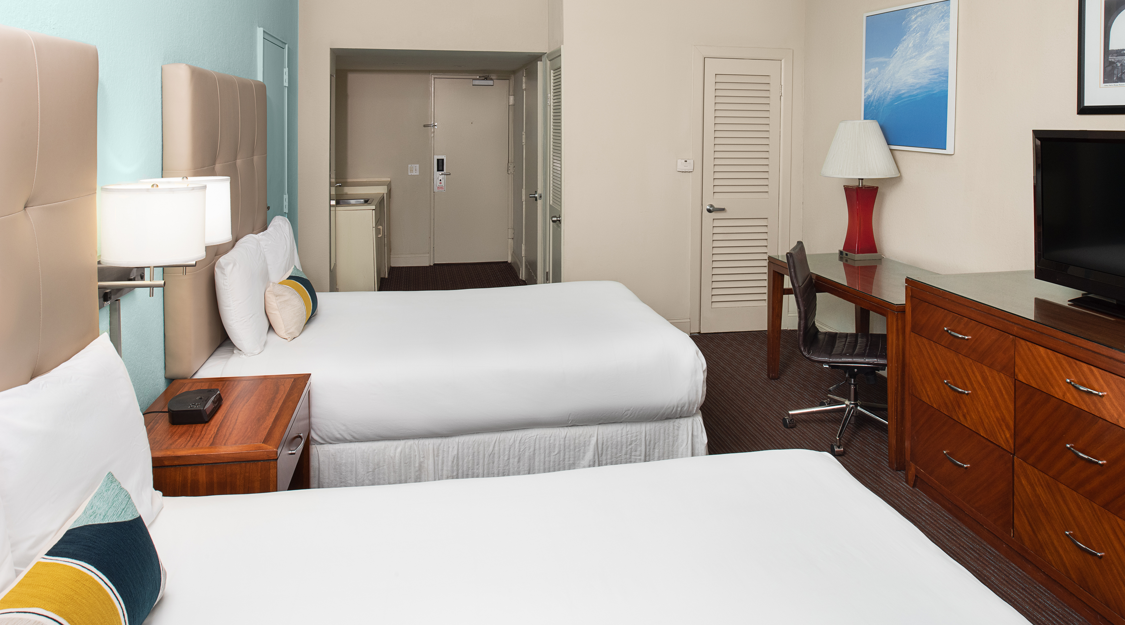 Room City View Two Beds