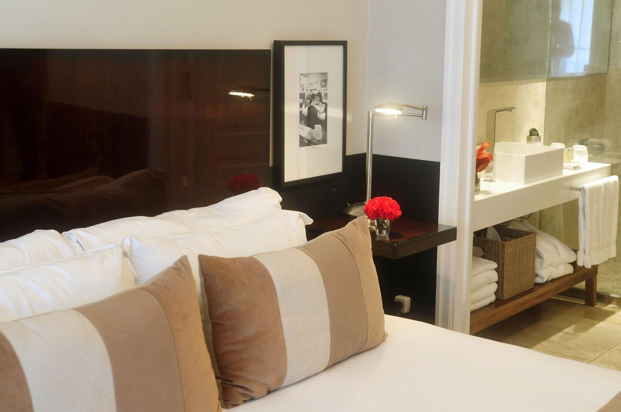 Double Executive Queen Bed