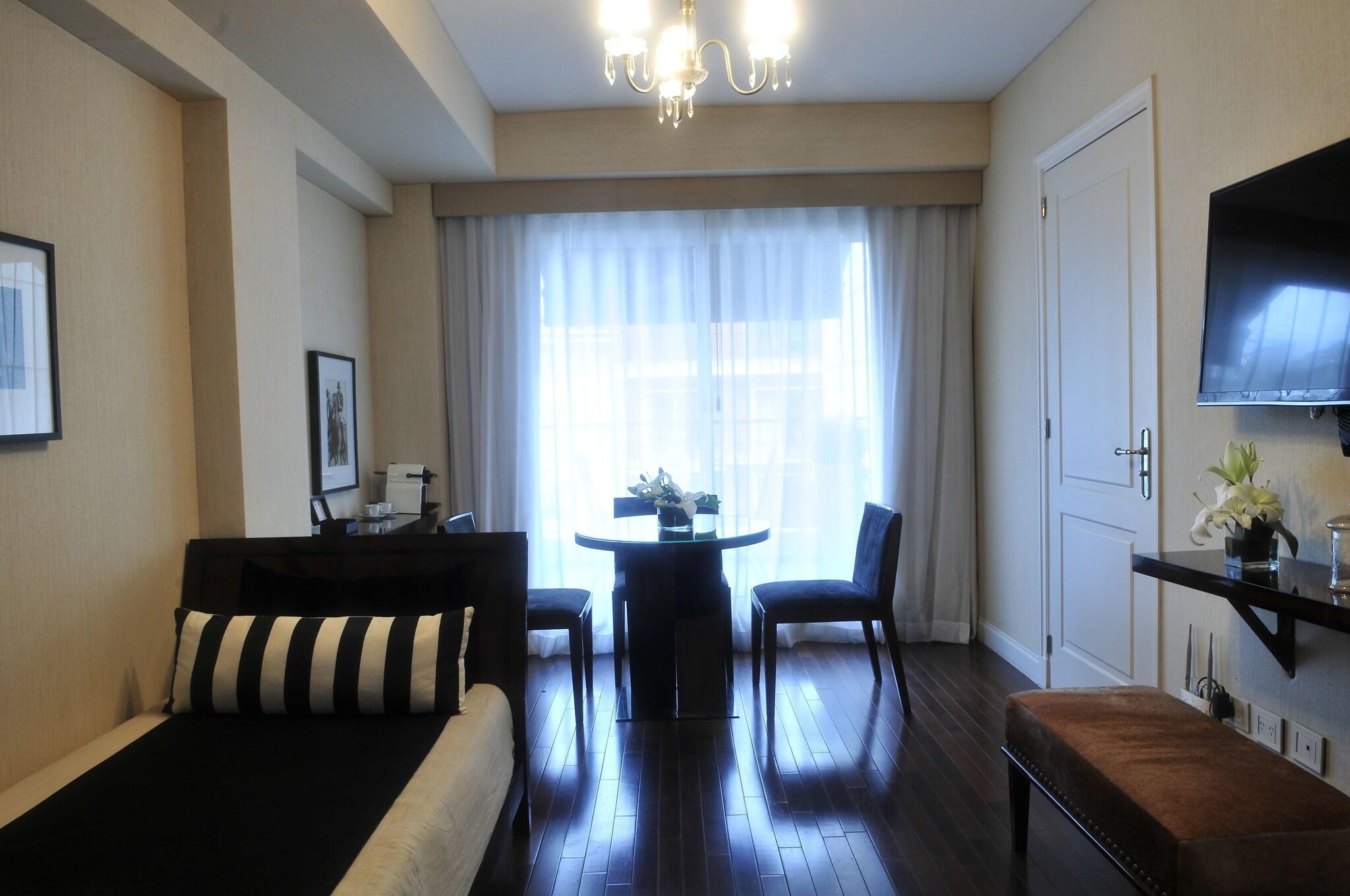 Suite Deluxe King Bed