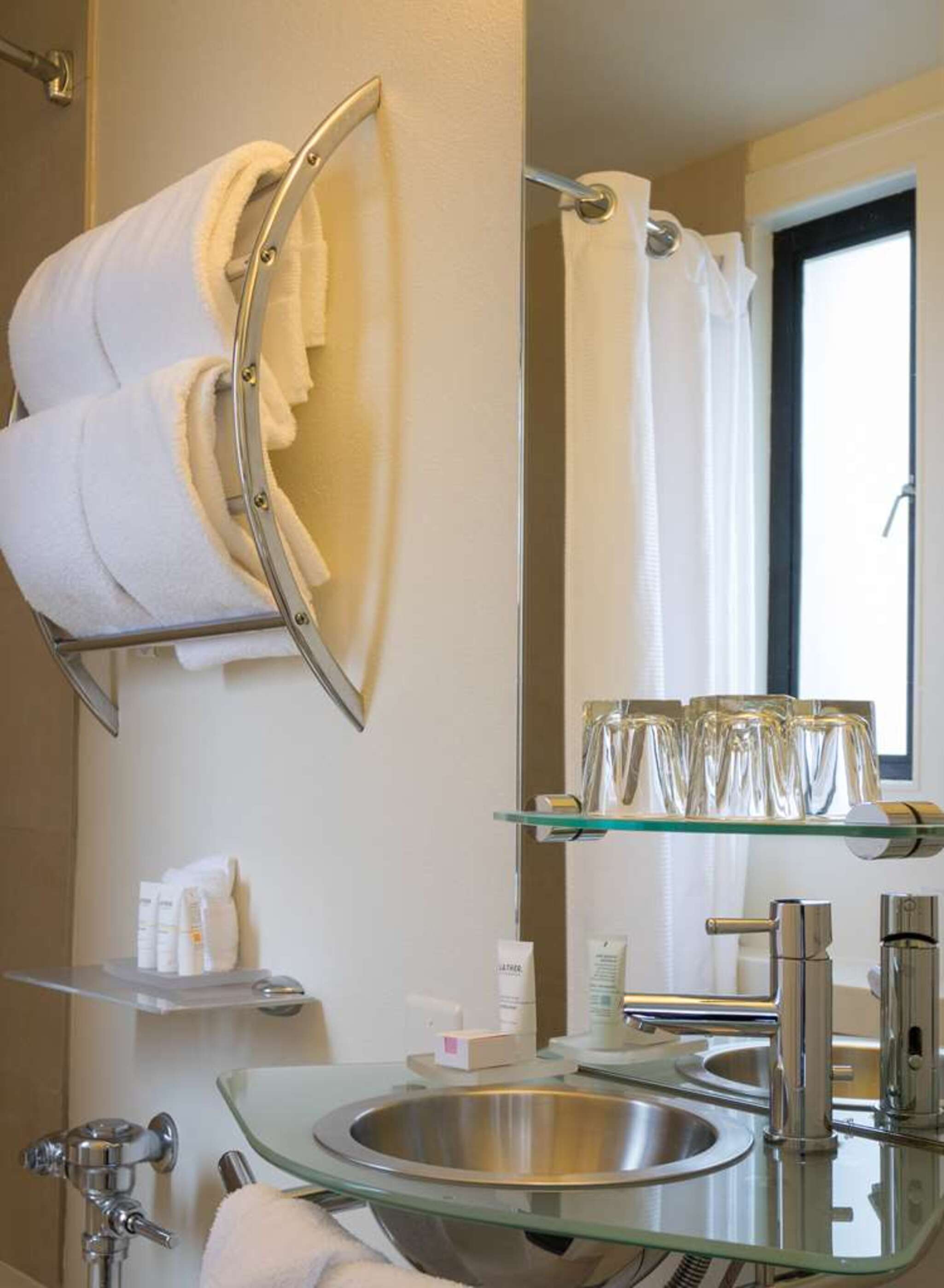 Double Deluxe Queen Bed