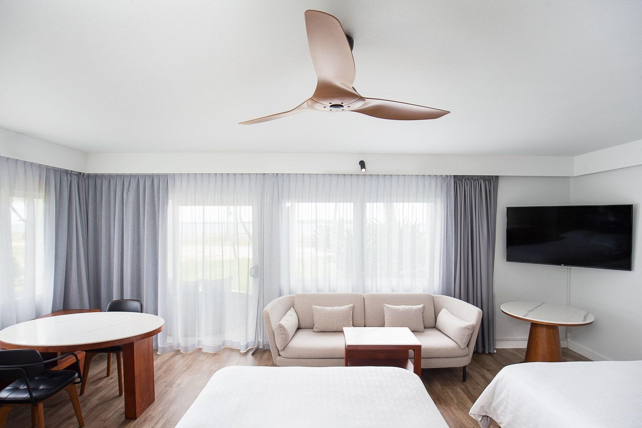 Quadruple Ocean Front Two Double Beds