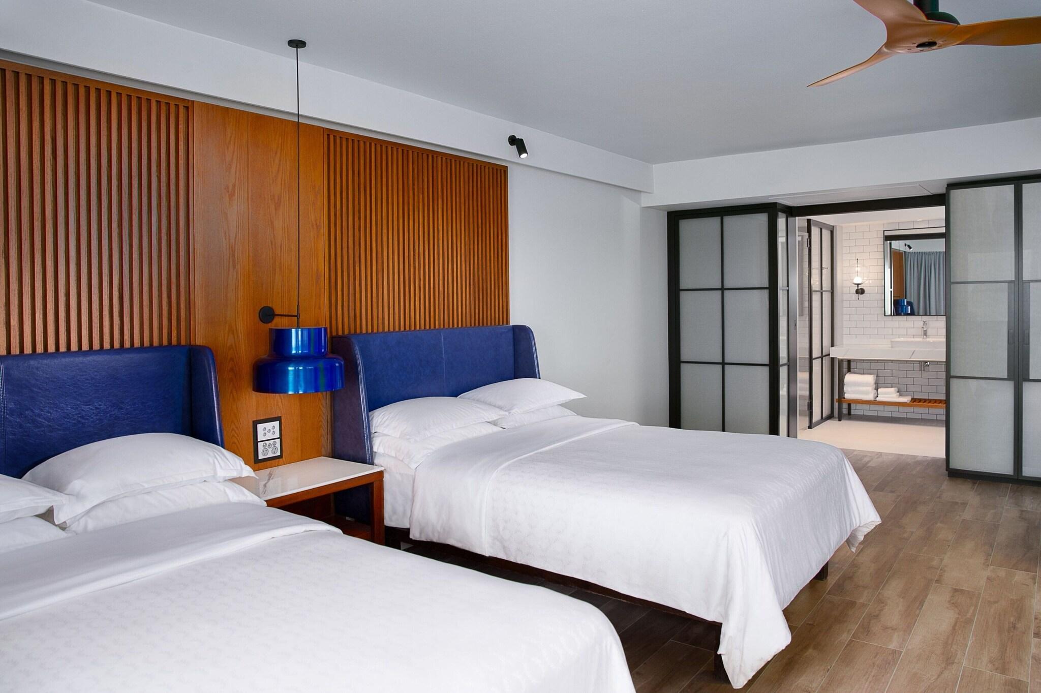 Quadruple Ocean Front Two Double Beds