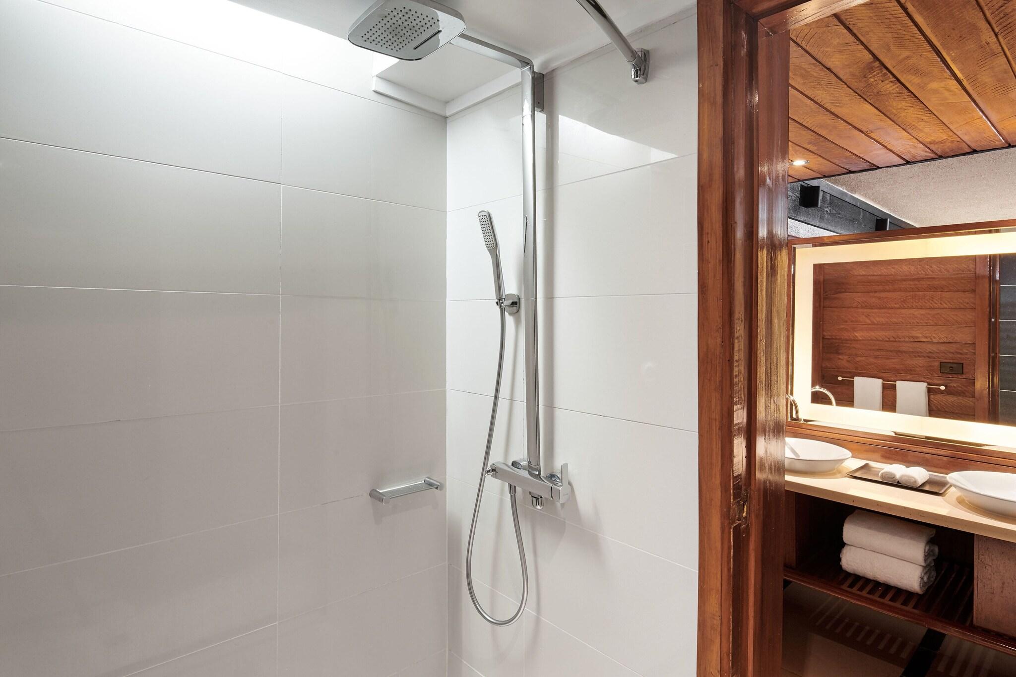 Double Garden View King Bed