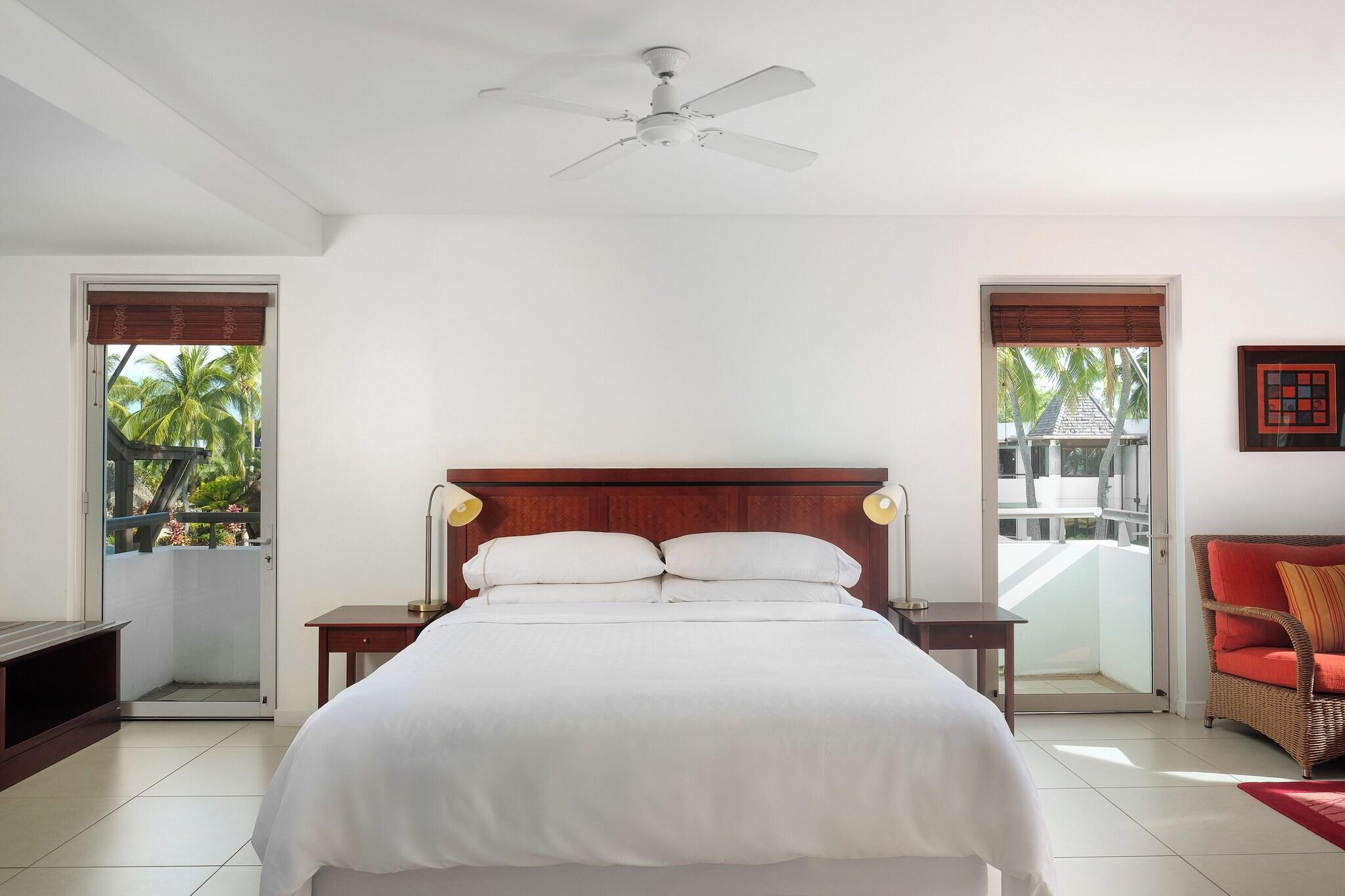 Villa Pool View King Bed