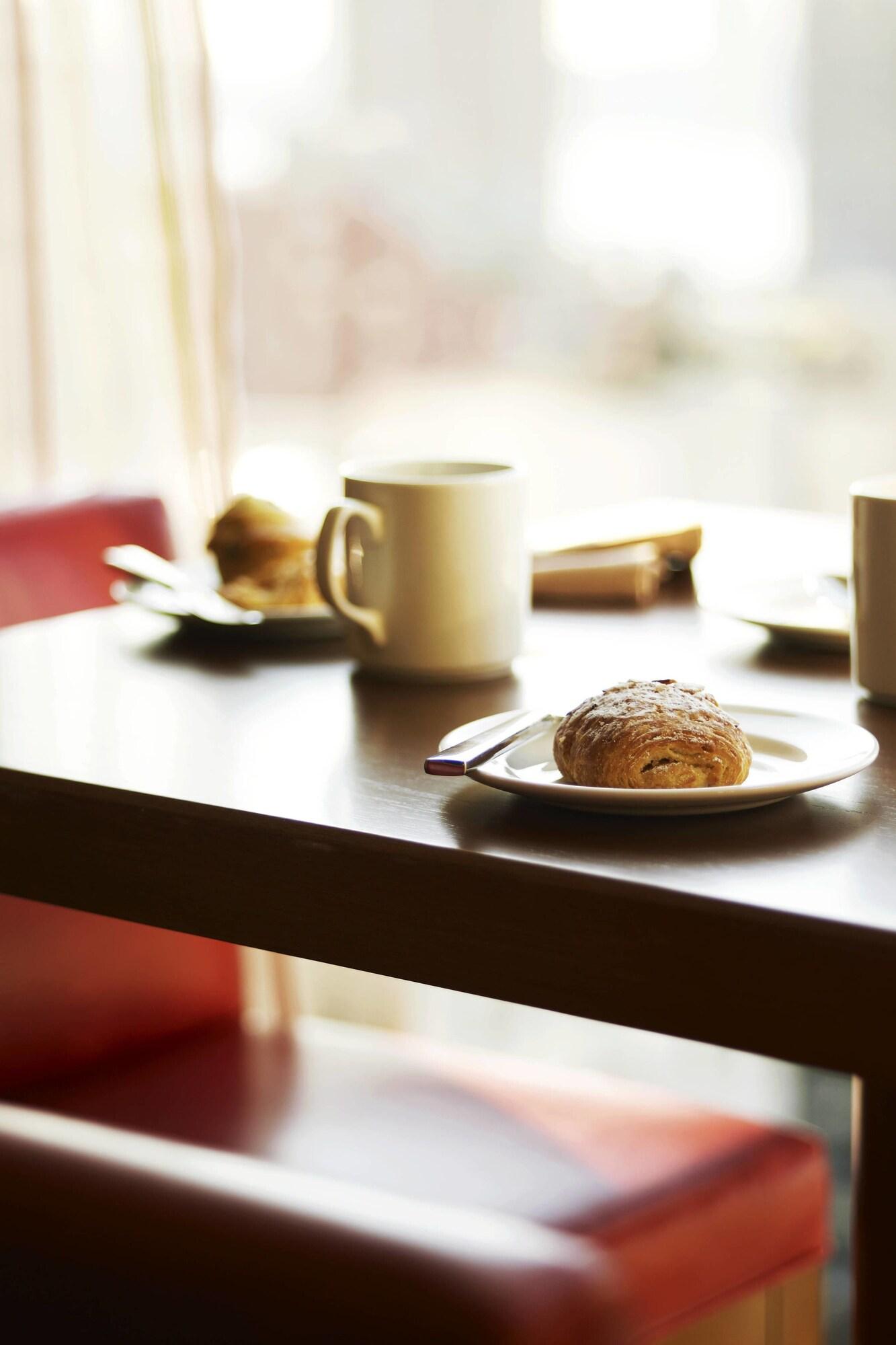 Double Club King Bed