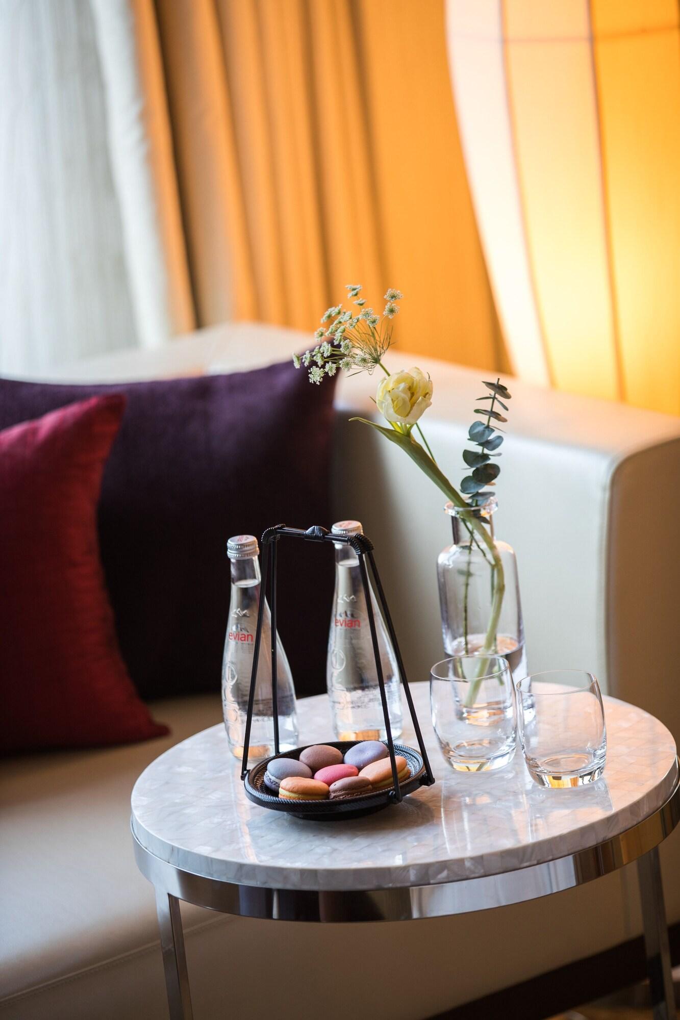 Double Club King Bed