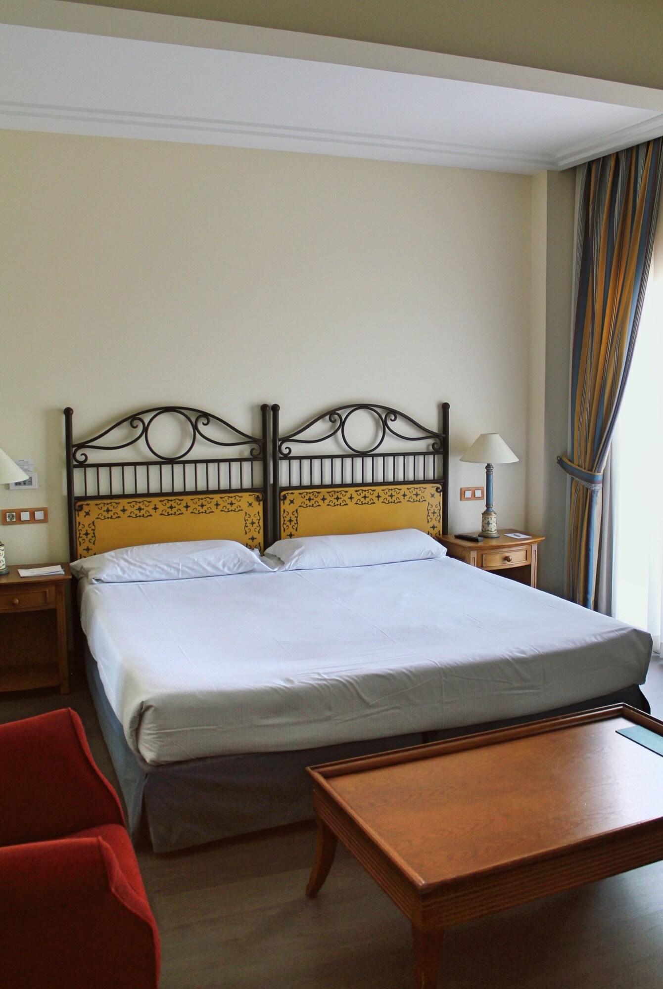 Double or Twin with Double Bed