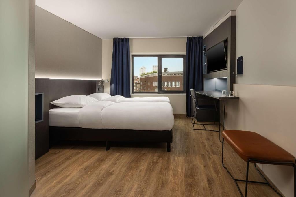 Twin Guest Room