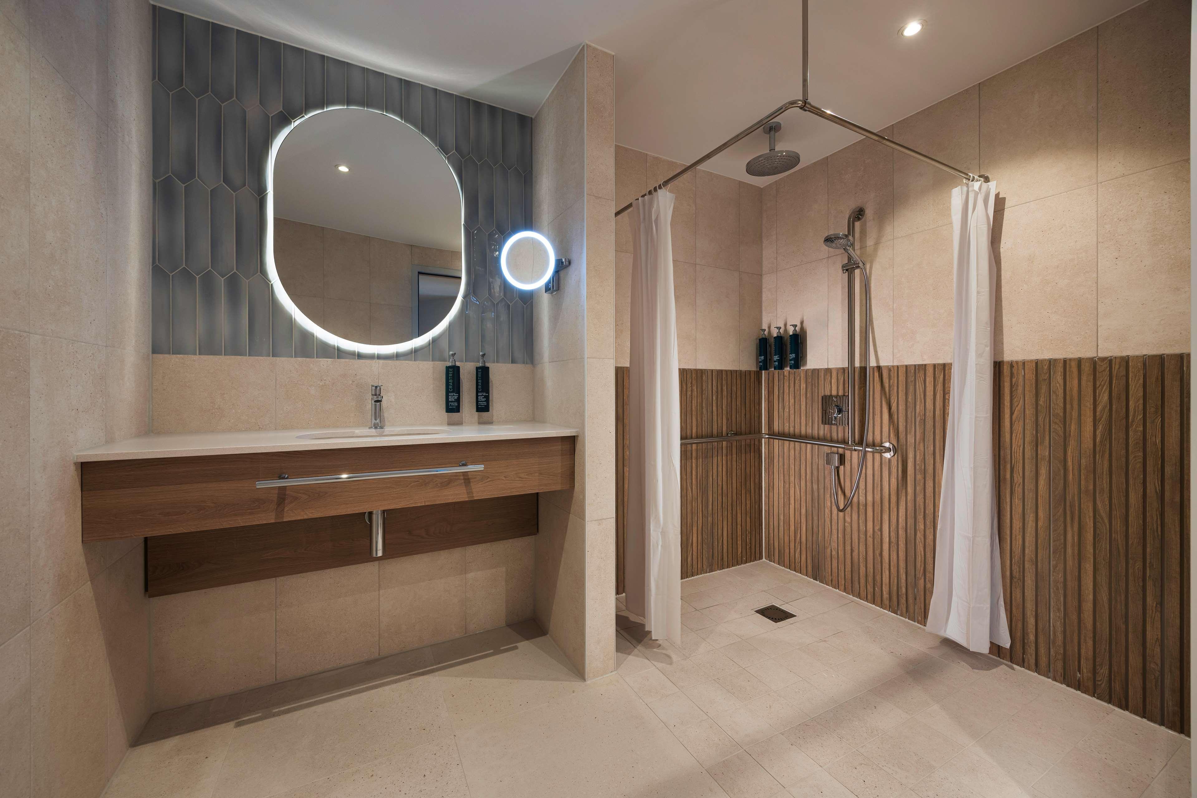 Junior Suite Accessible King Size Bed