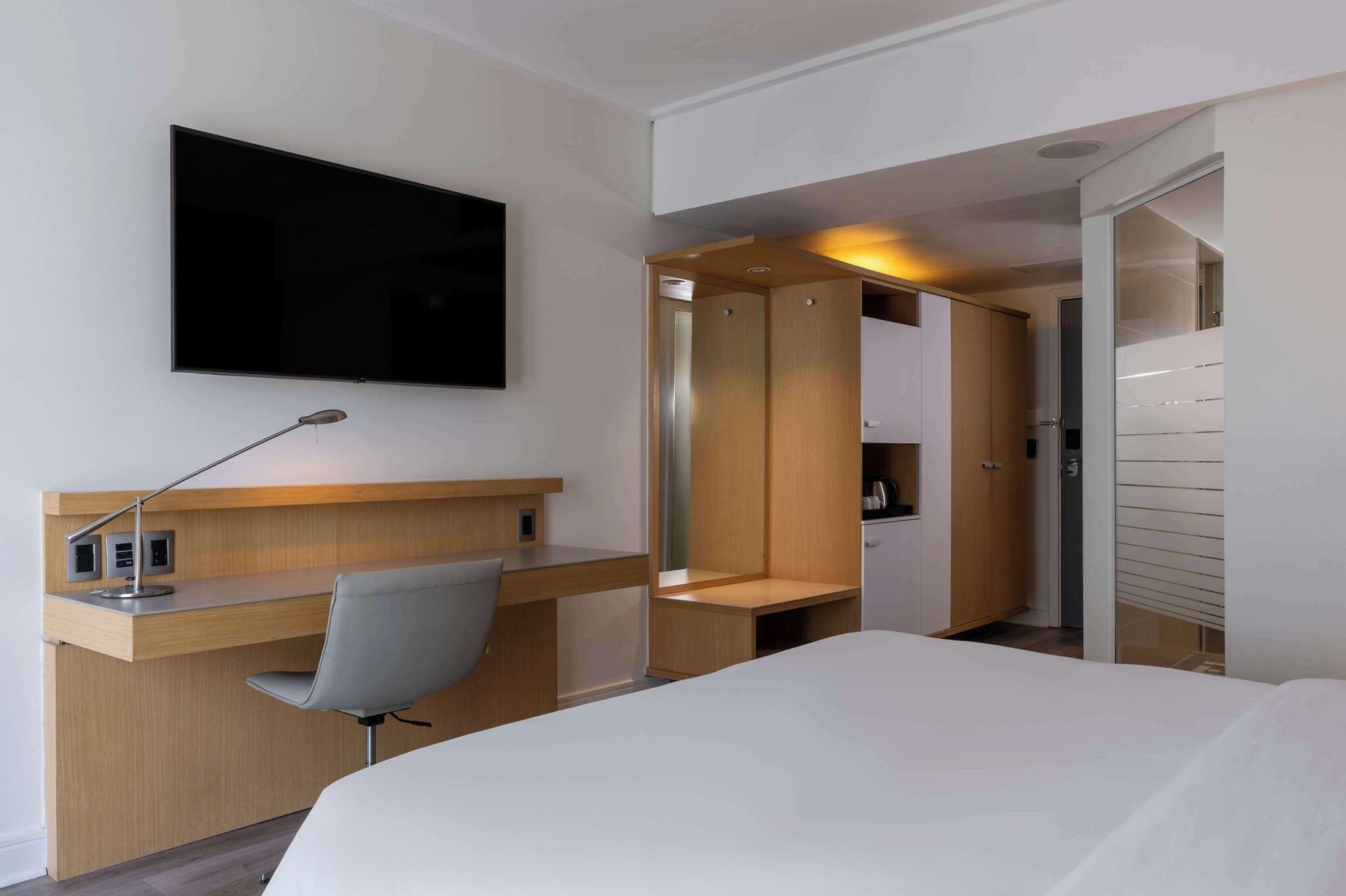 Double Queen Size Bed