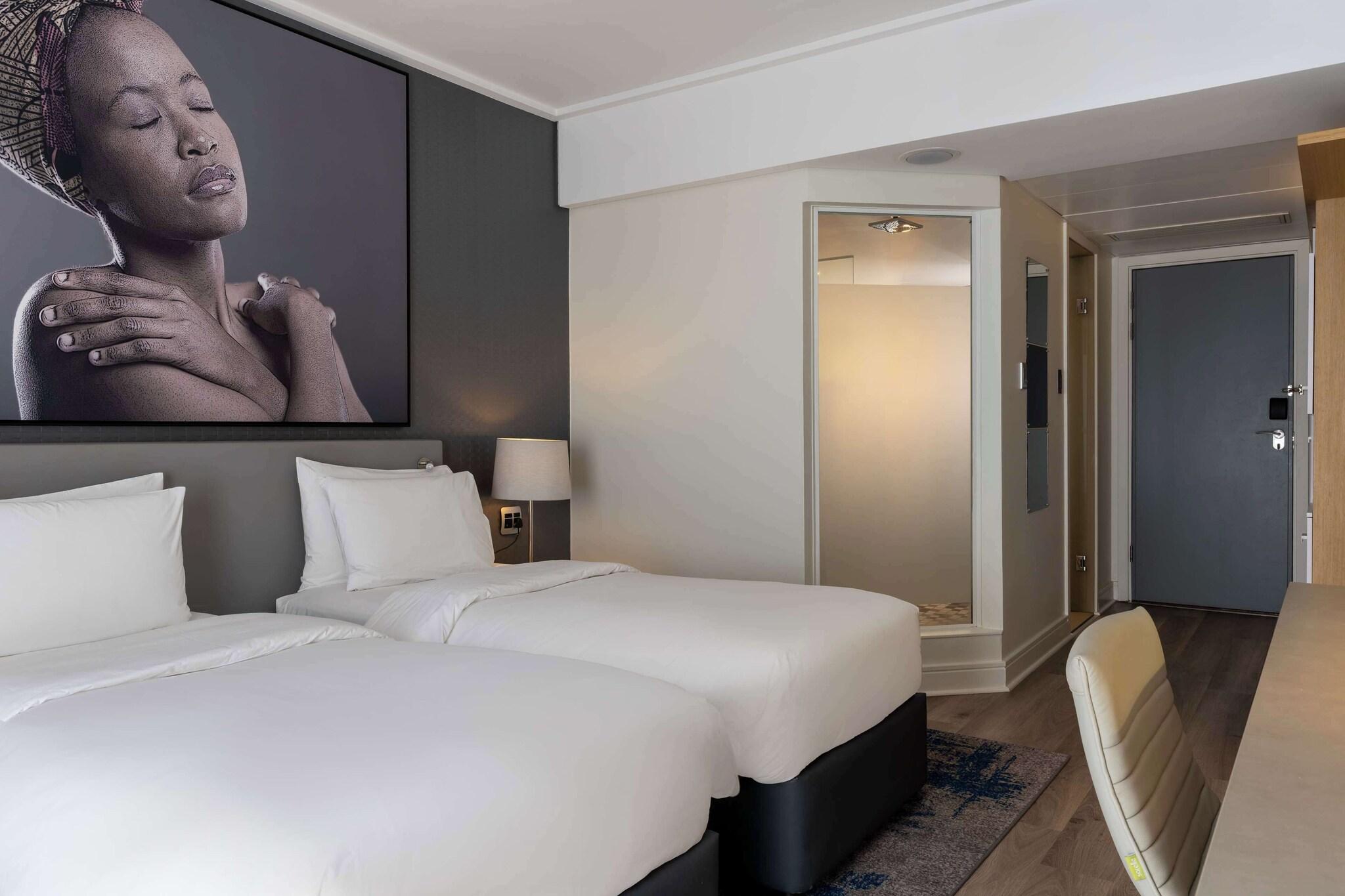 Double Queen Size Bed