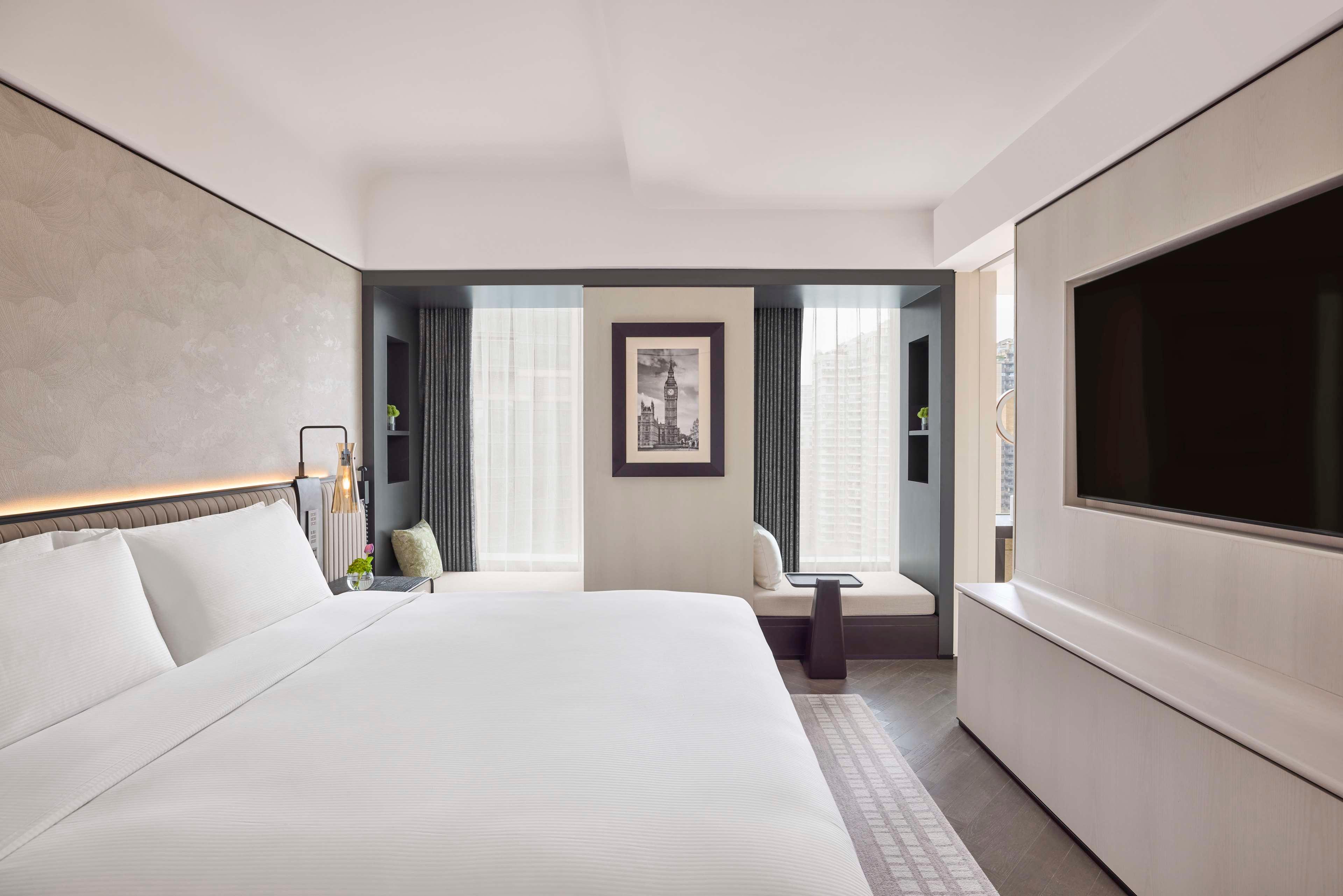 Suite Deluxe King Bed