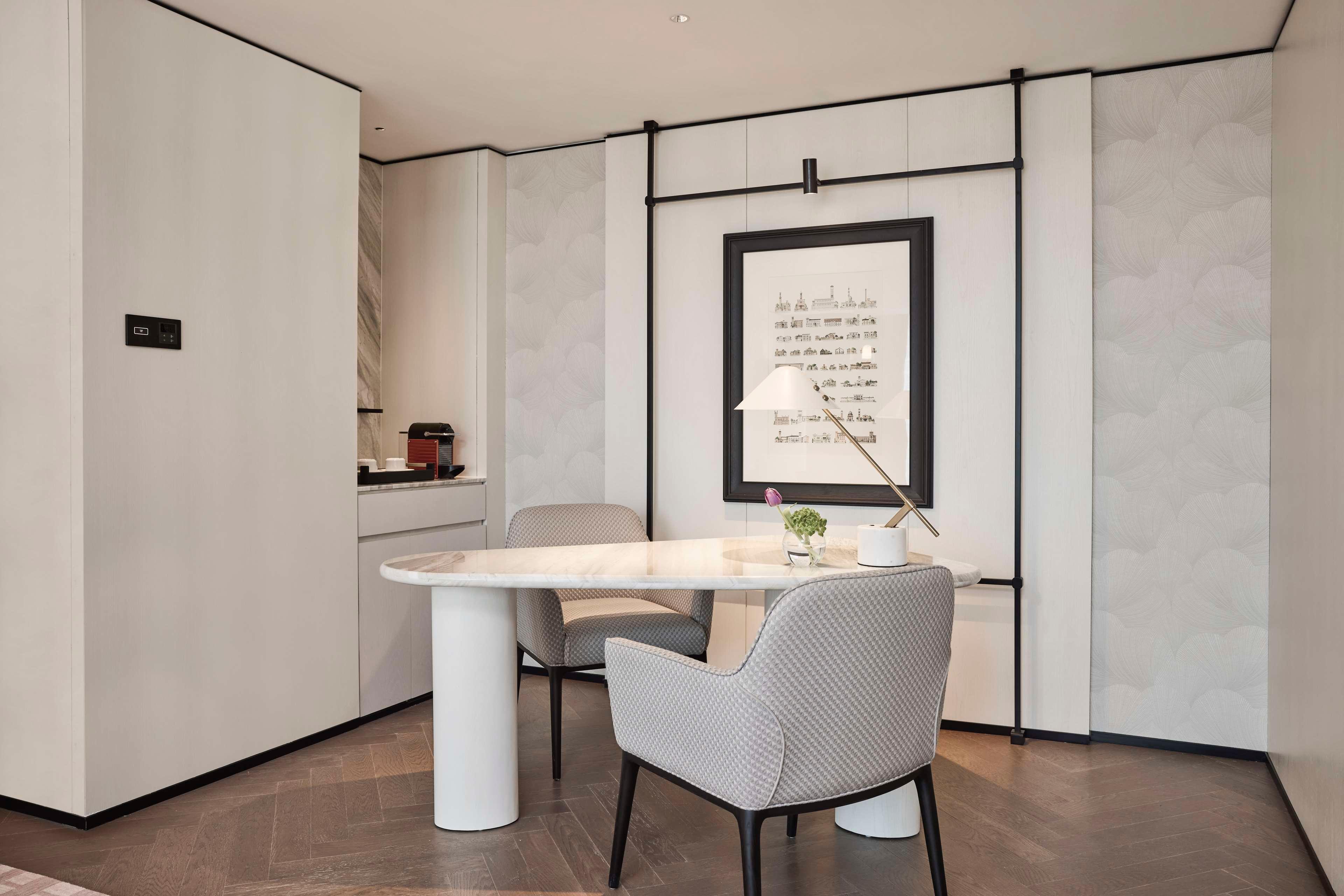 Suite Deluxe King Bed