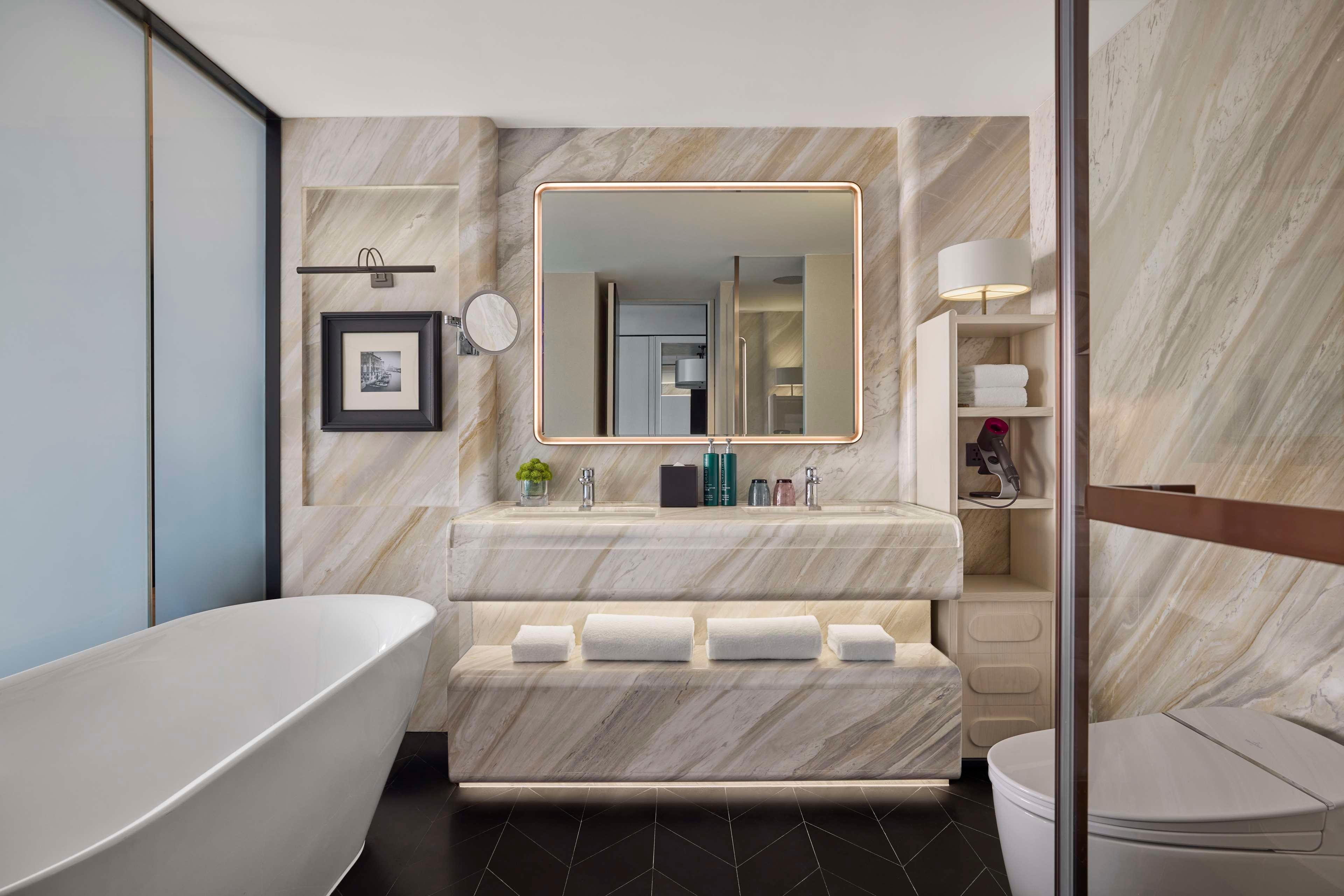 Double Deluxe King Bed