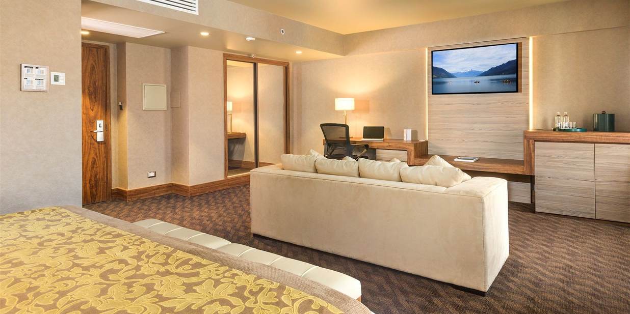 Single Deluxe King Bed