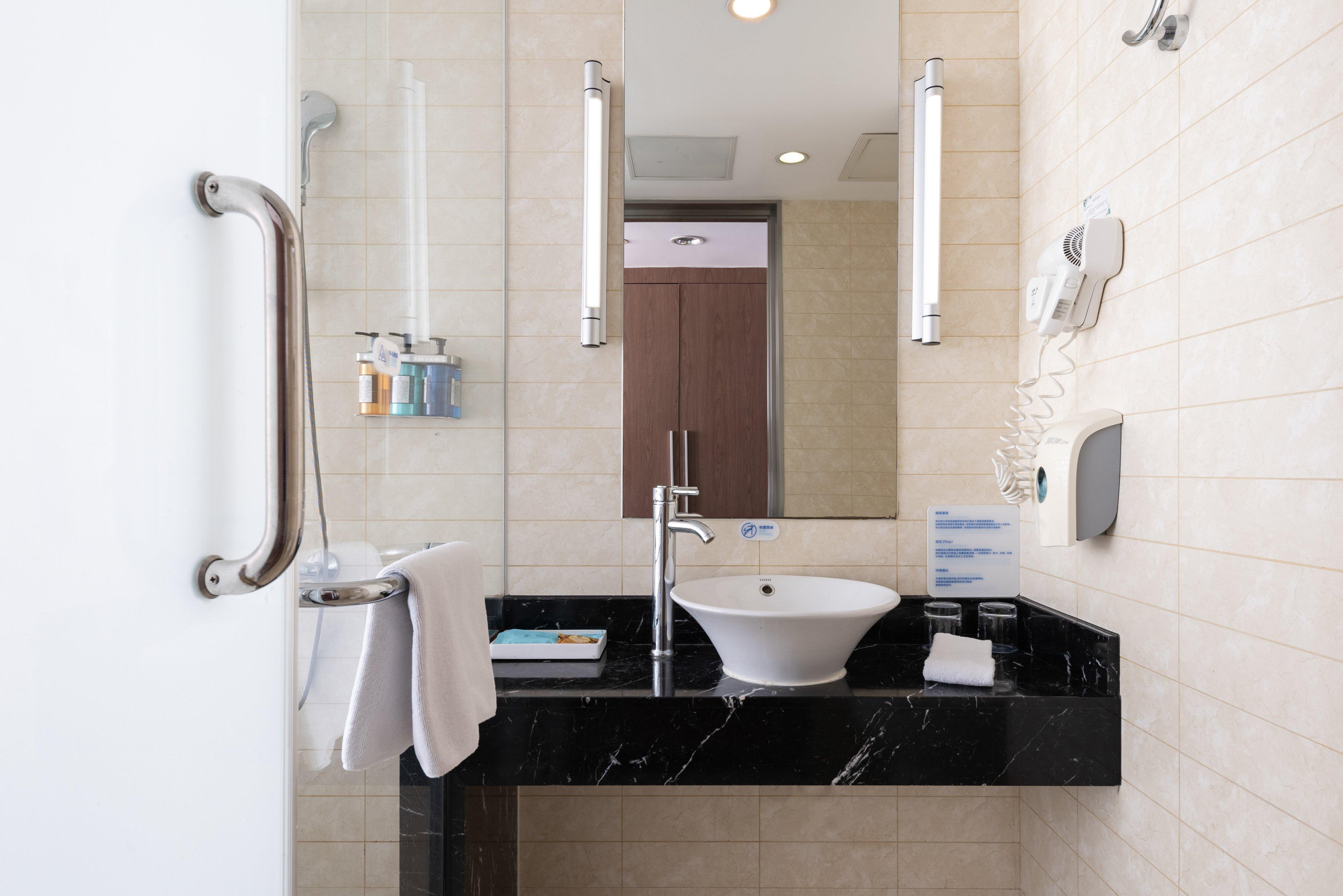 Double City View Queen Bed