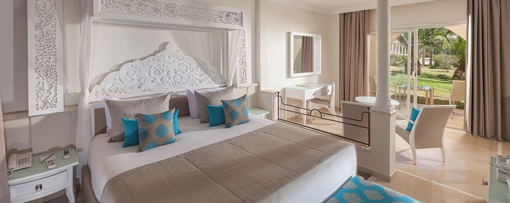 Double or Twin Superior Queen Bed