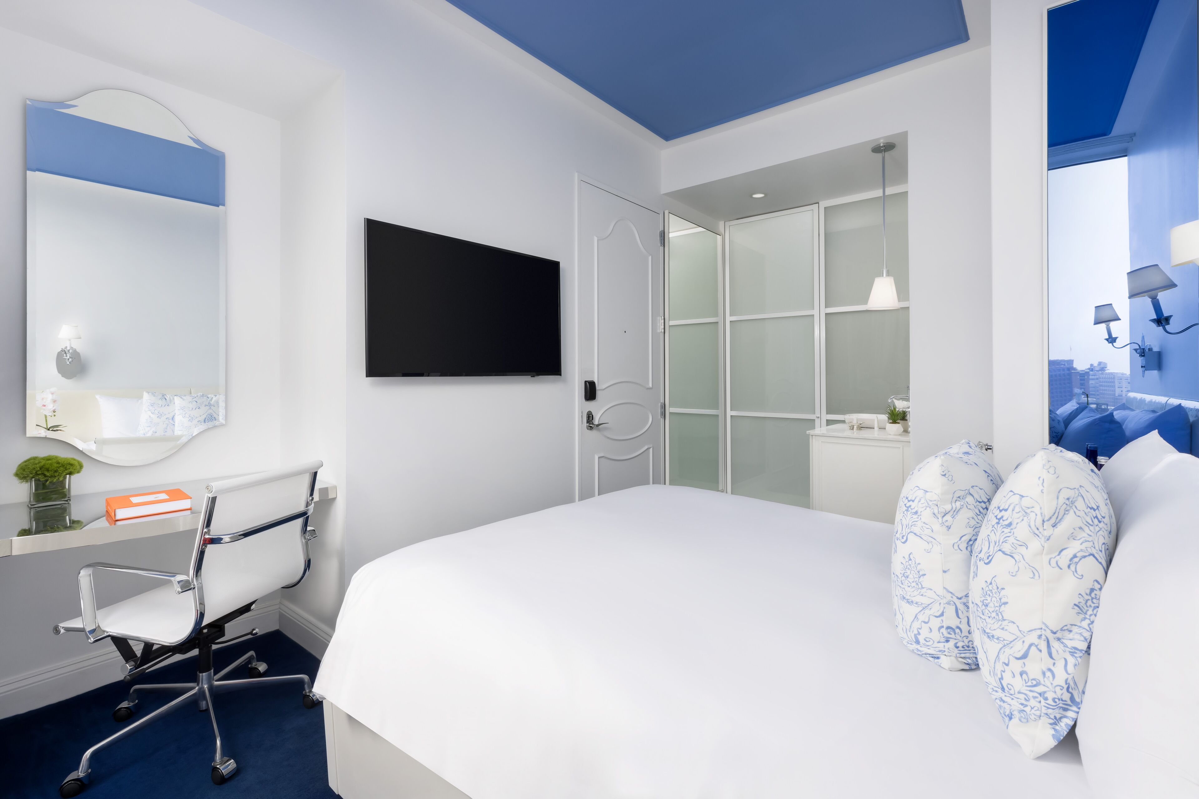 Double Classic Queen Bed