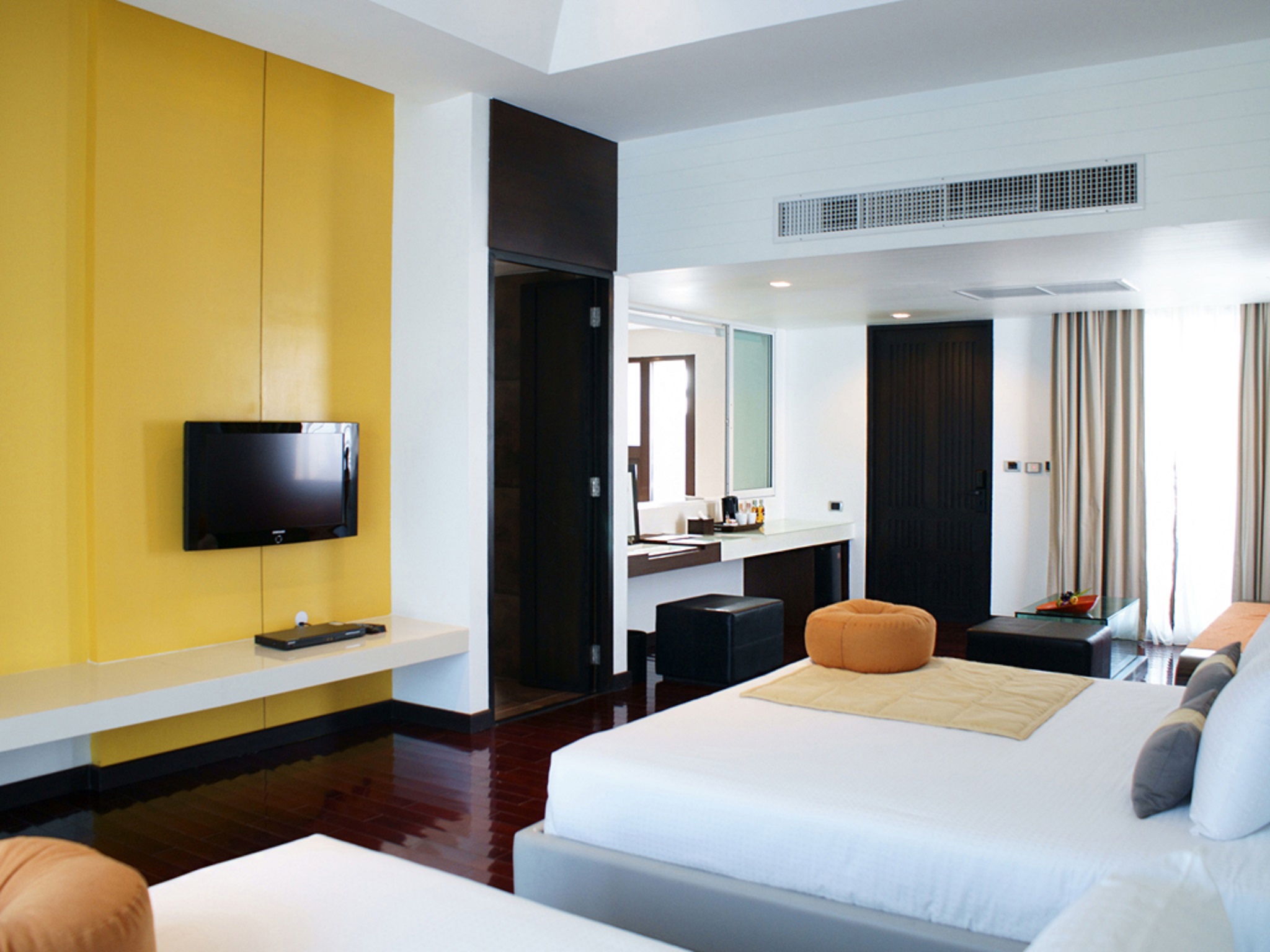 Twin Deluxe Pool View