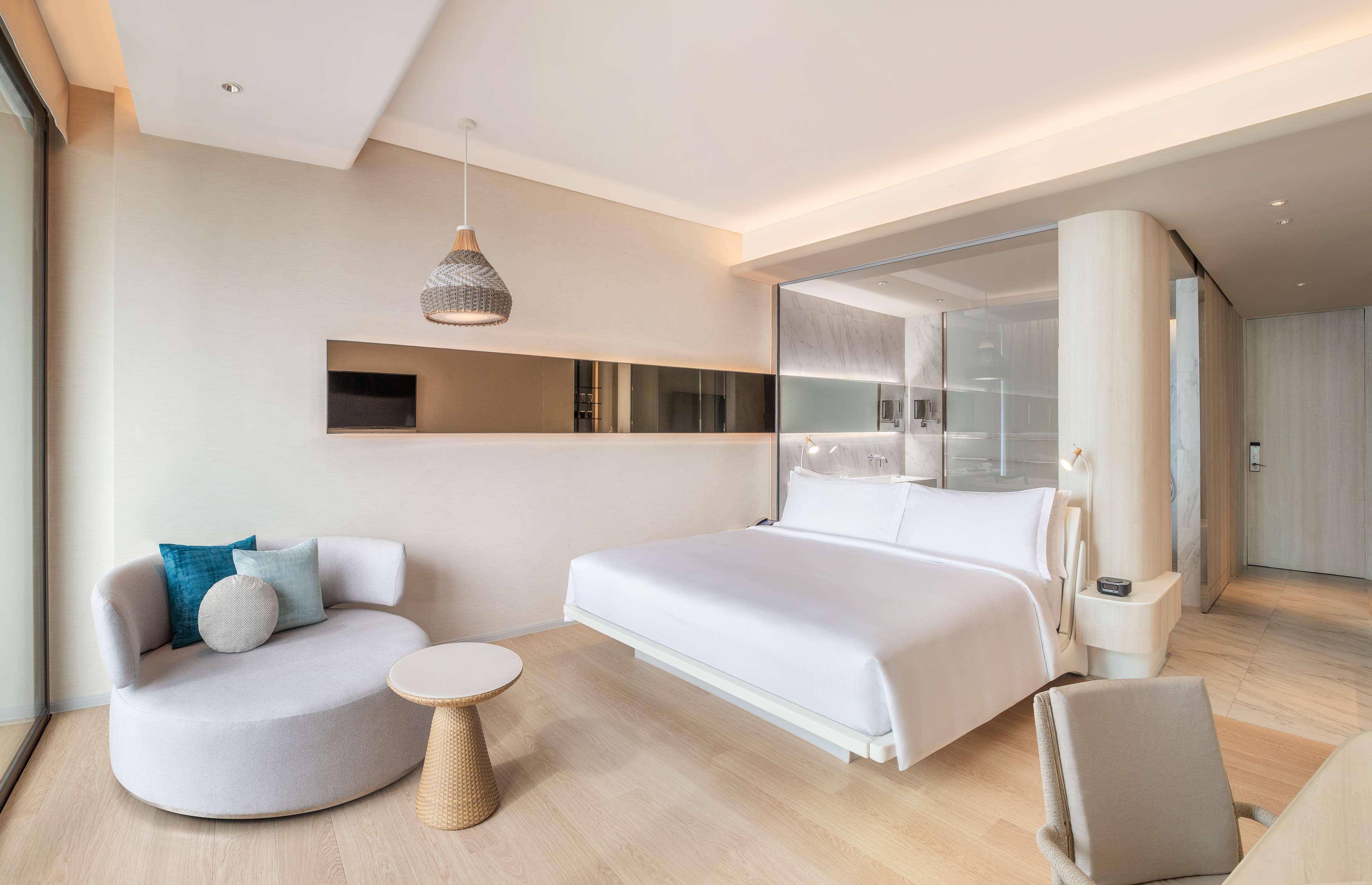 Double Deluxe King Bed