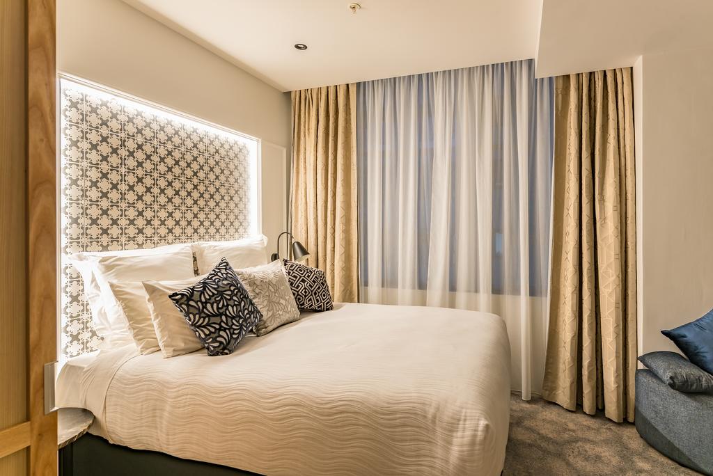 Studio Queen Size Bed