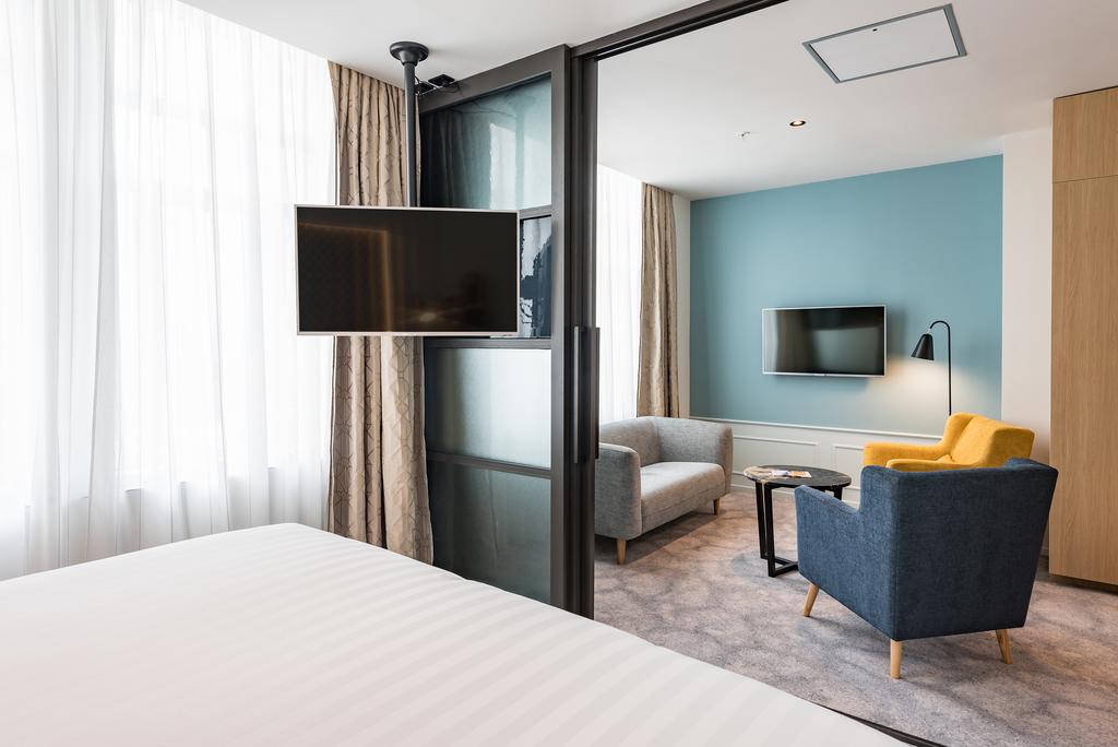 Studio Premier King Bed