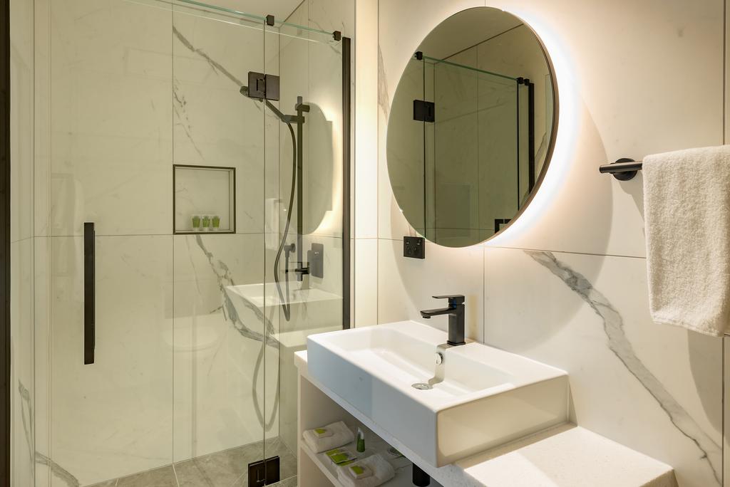 Studio Classic King Bed