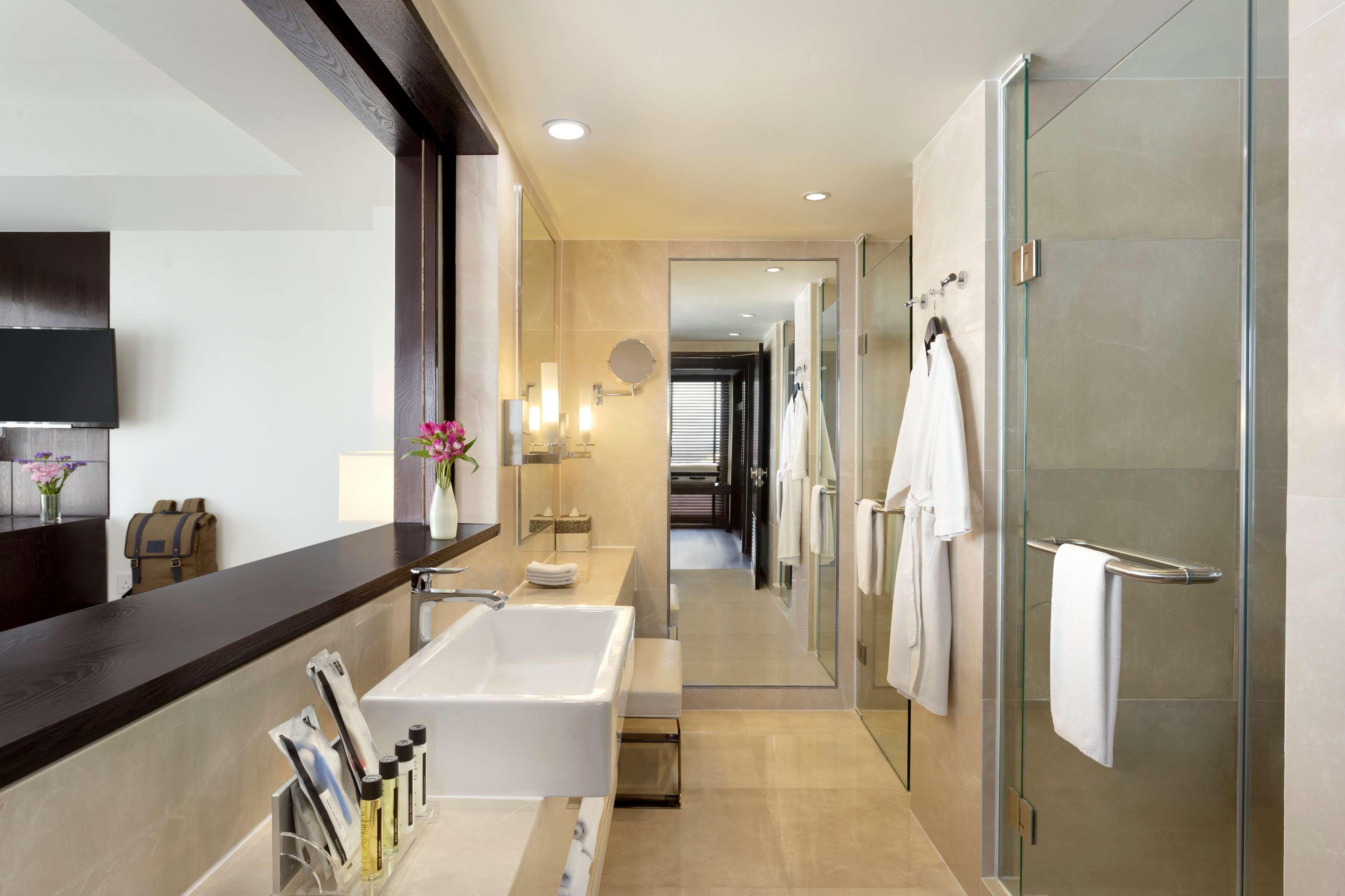 Suite Deluxe King Bed